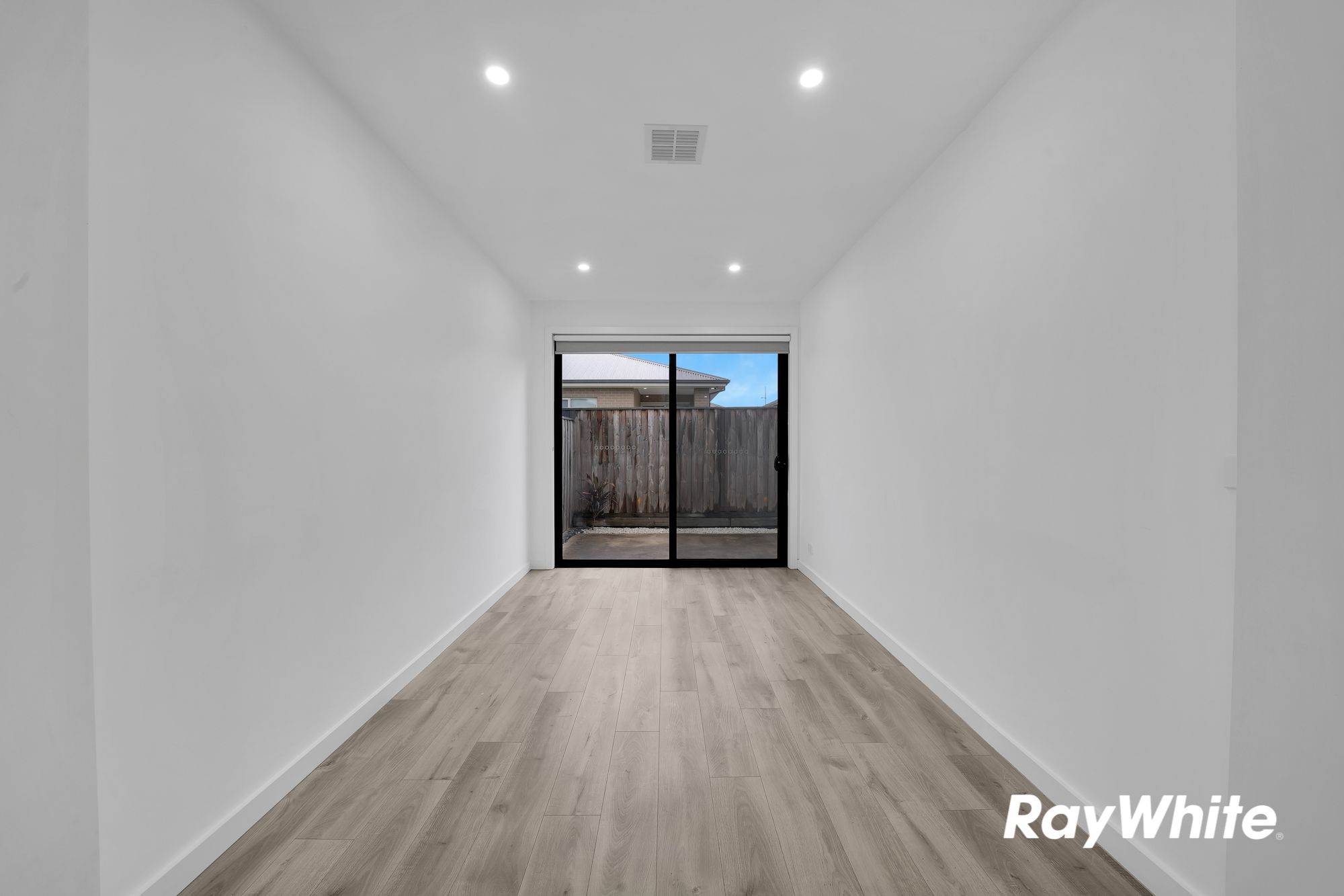 24 Byron Street — photo 9 of 19