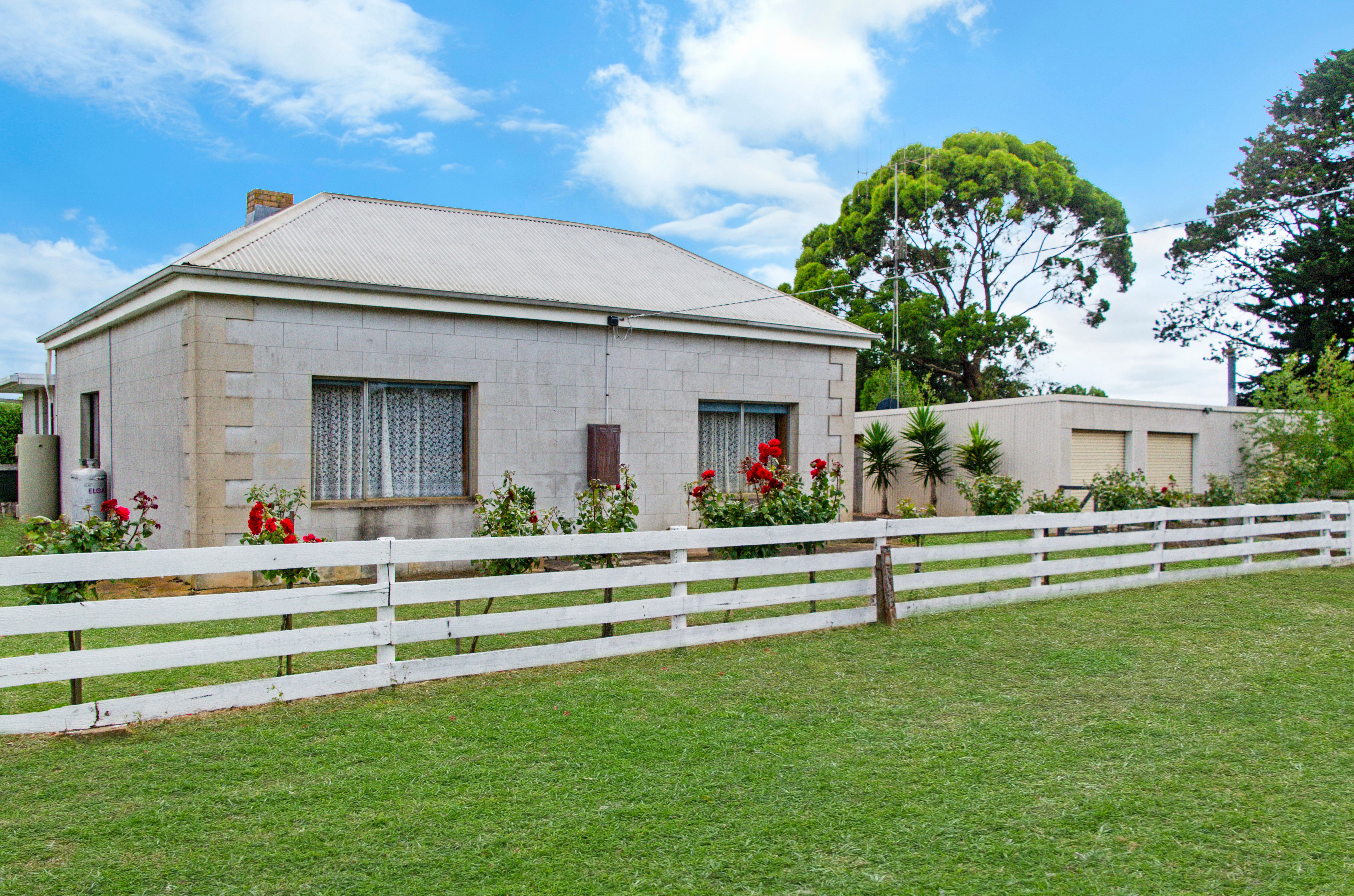11 Barries Road, Bushfield, VIC 3281