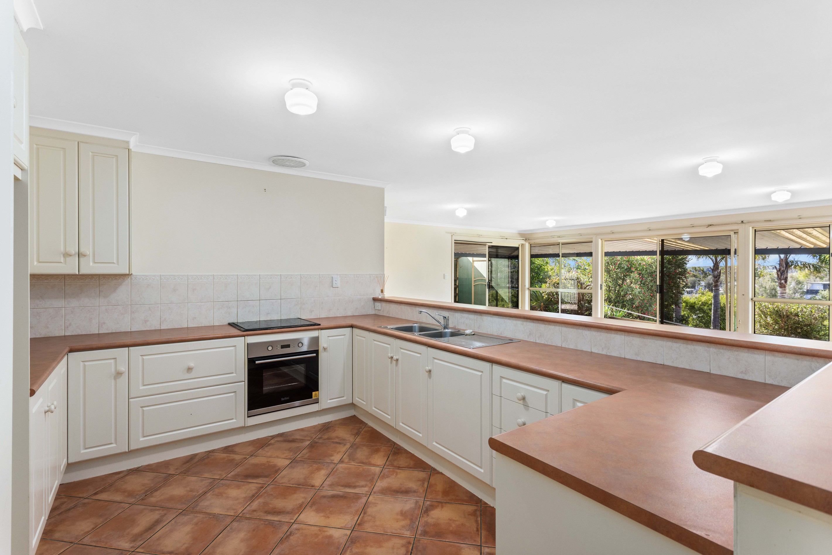 24 Riverglen Drive, White Sands, SA 5253
