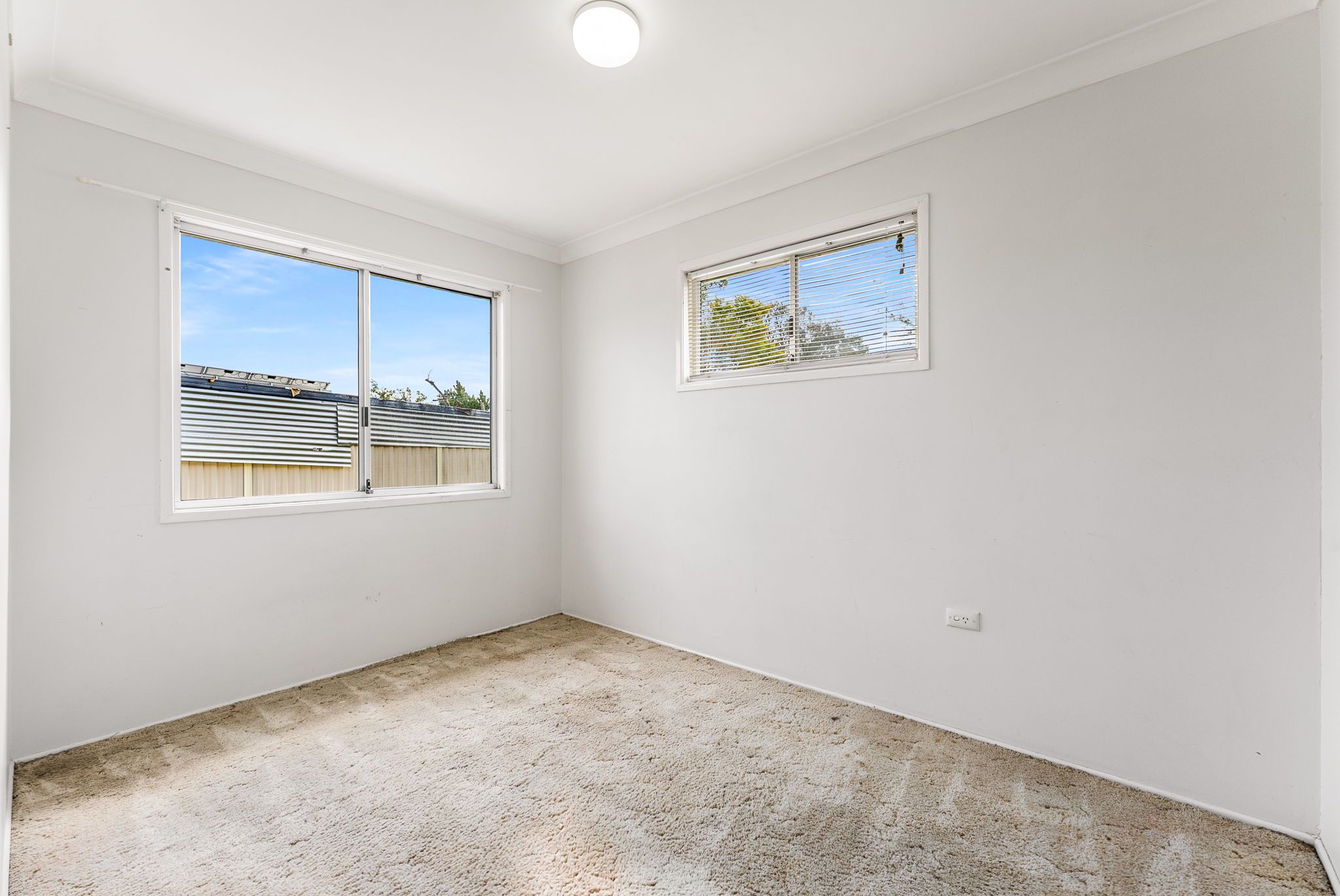 324 Middle Road — photo 10 of 20