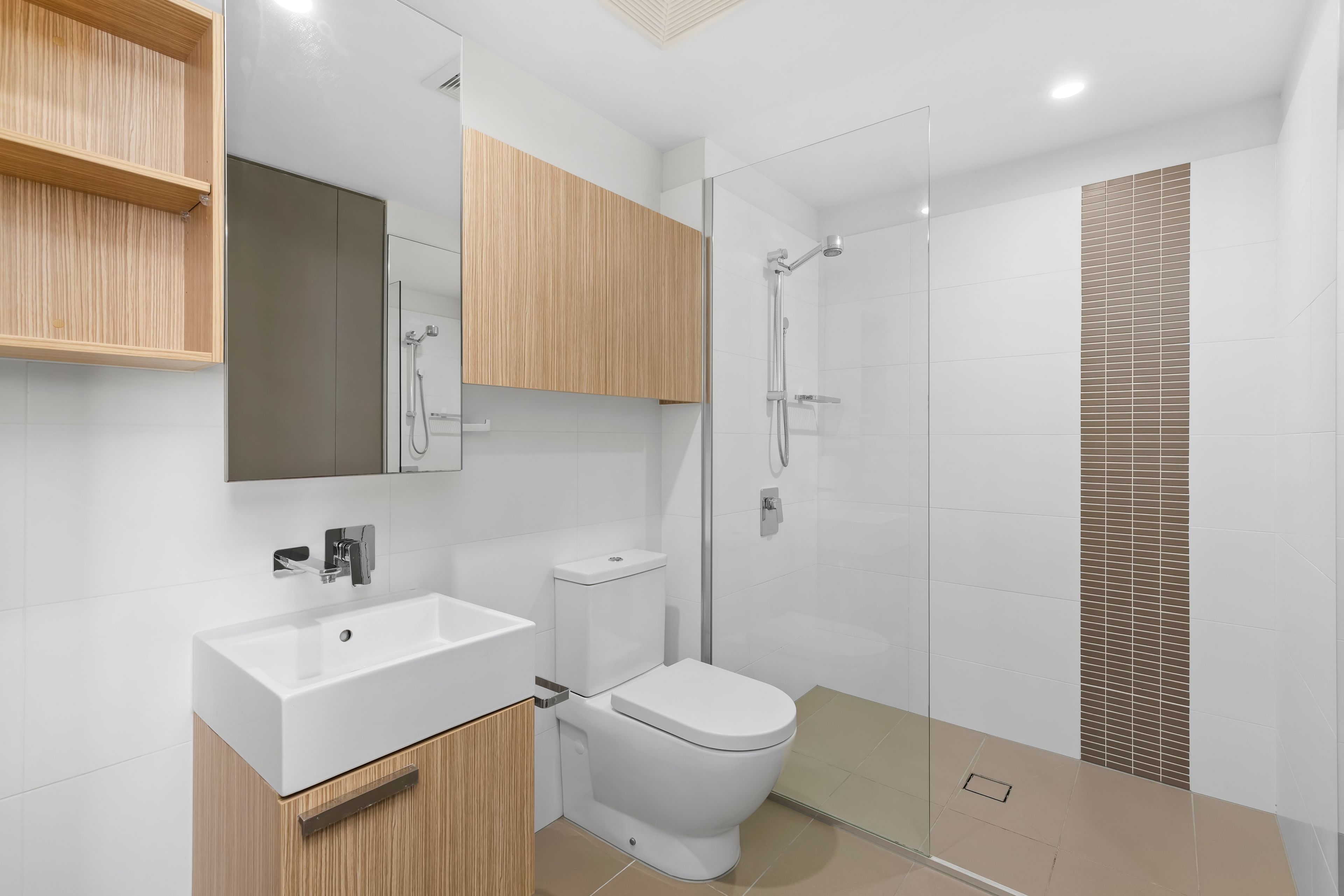 807/16 Aspinall Street — photo 10 of 14