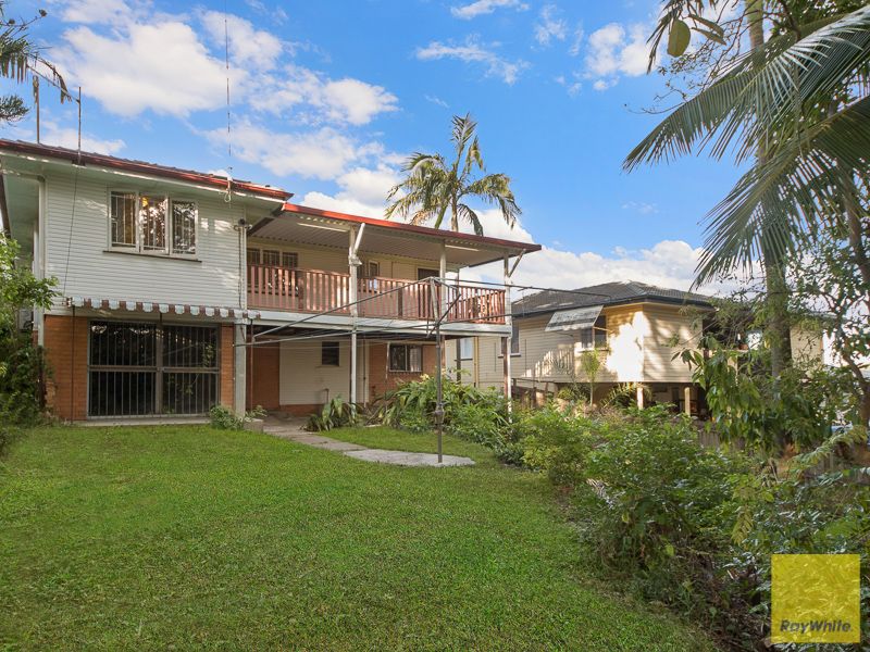 18 Doulton Street, Stafford Heights, QLD 4053