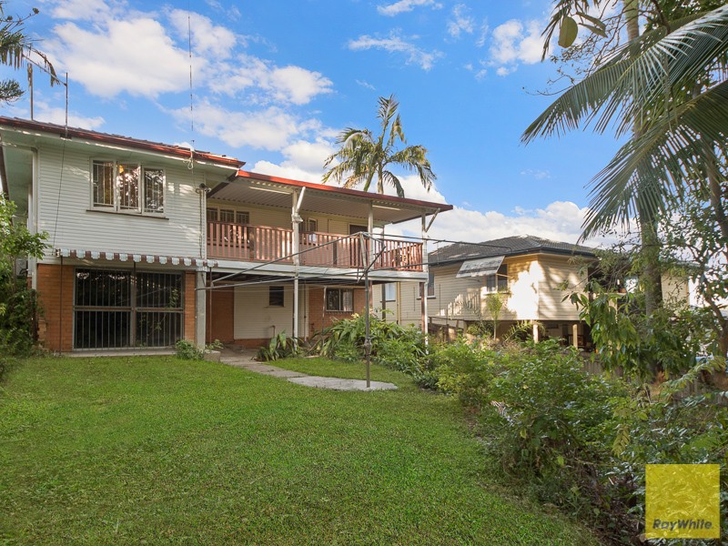 18 Doulton Street, Stafford Heights, QLD 4053