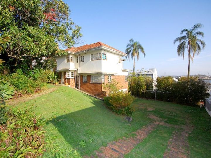 2/11 Dickson Terrace, Hamilton, QLD 4007