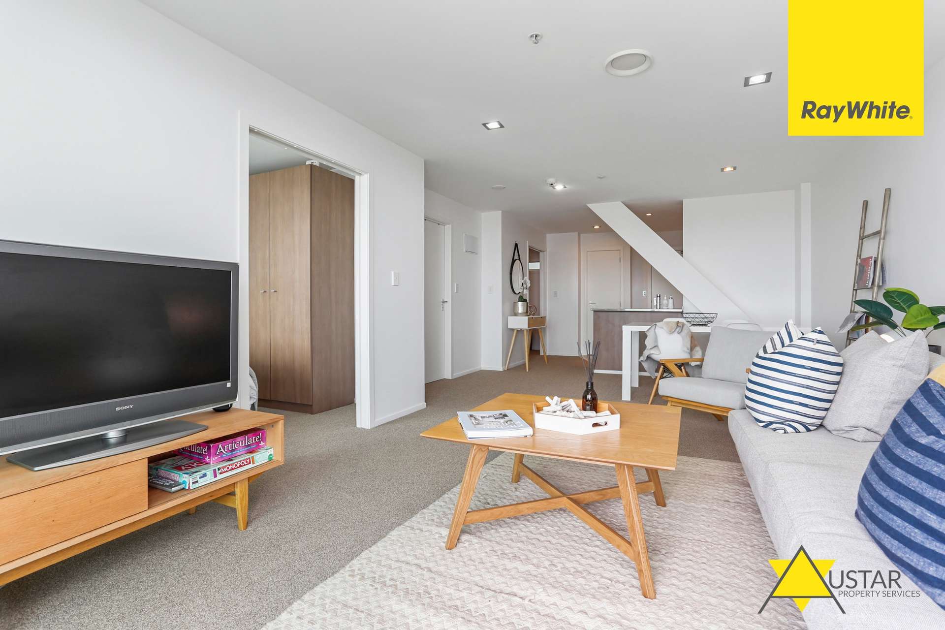 1004/85 Beach Road photo 2
