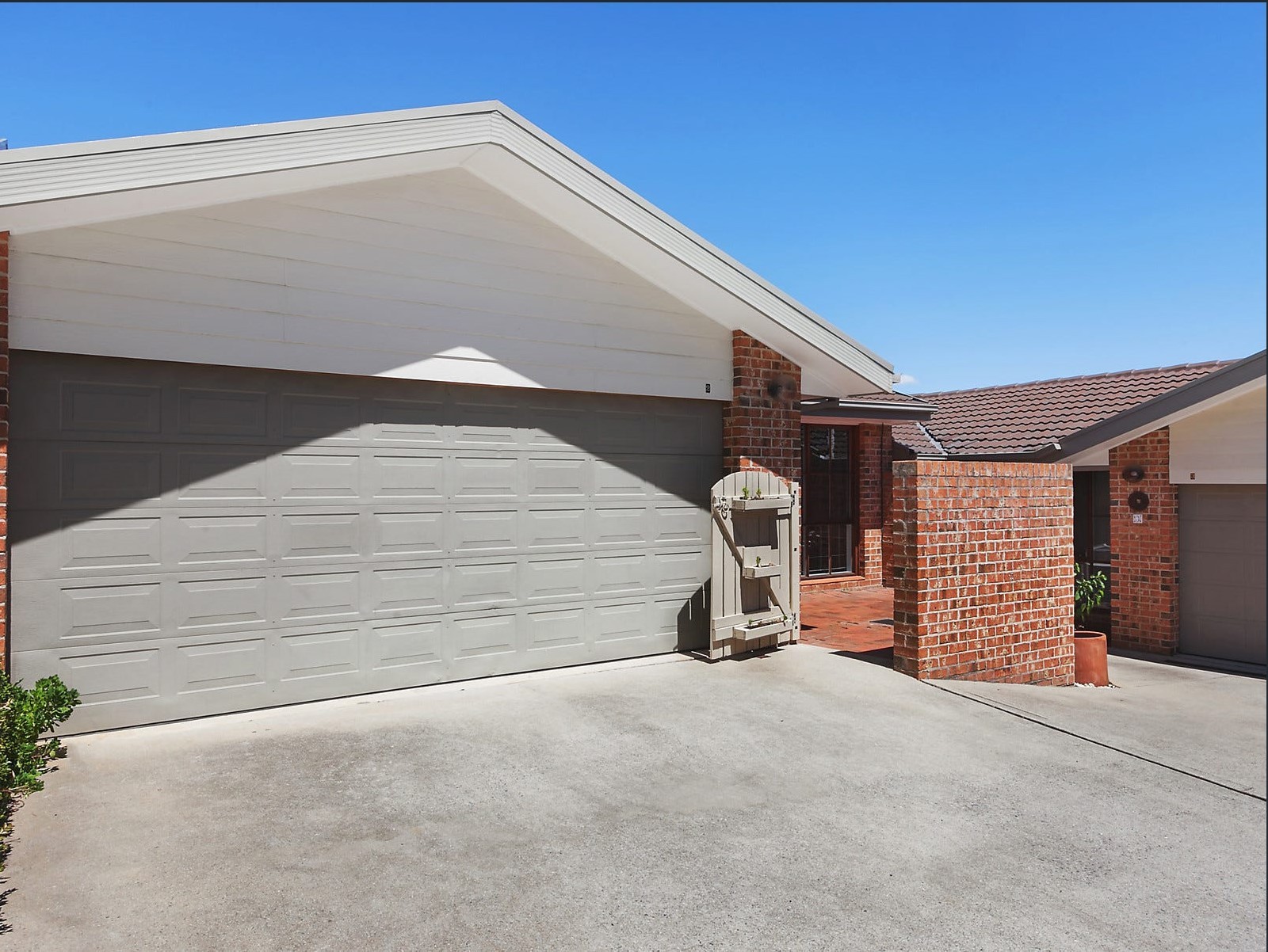 2/74-78 Crest Park Parade, Queanbeyan West, NSW 2620