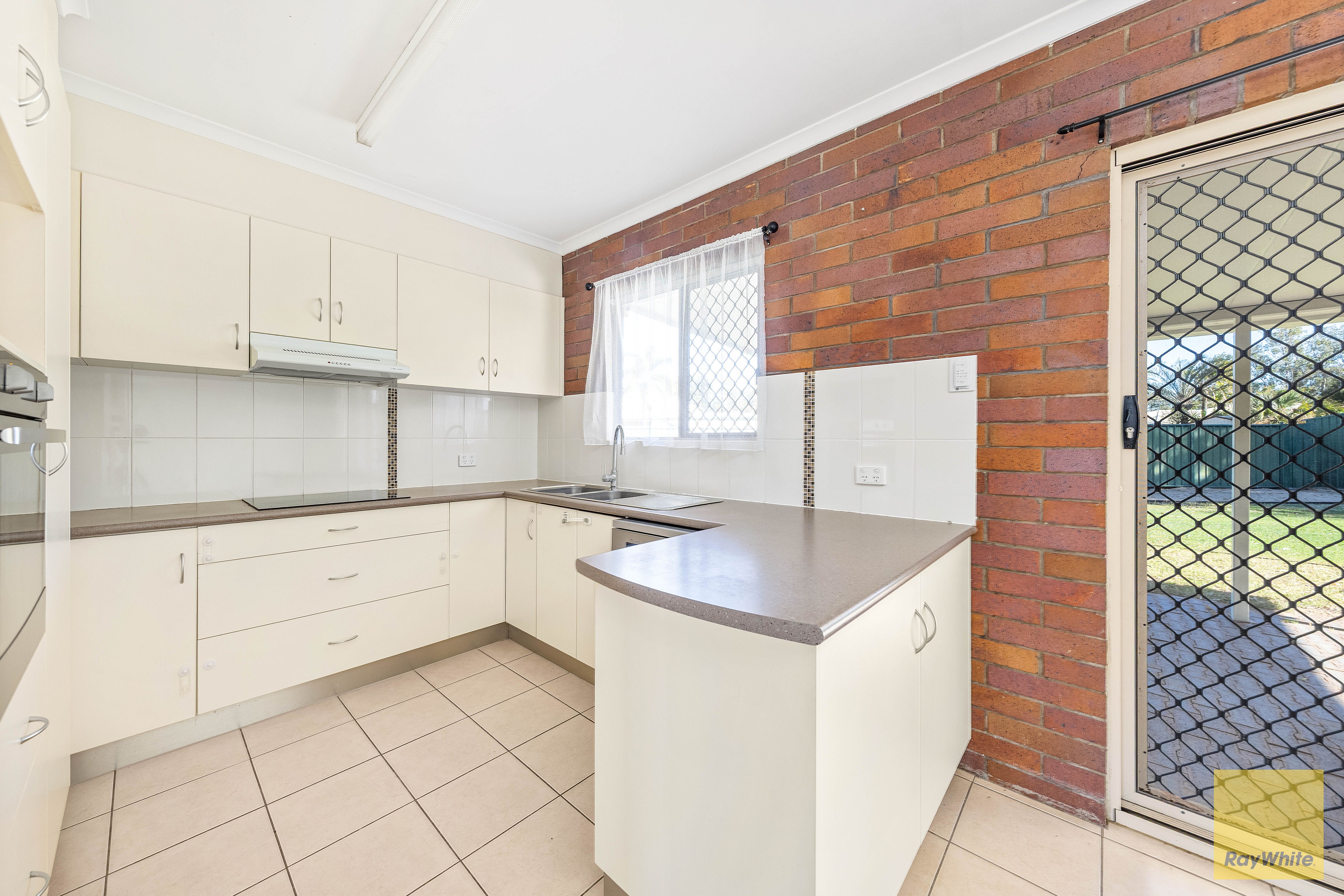 34 Dawn Crescent — photo 6 of 19