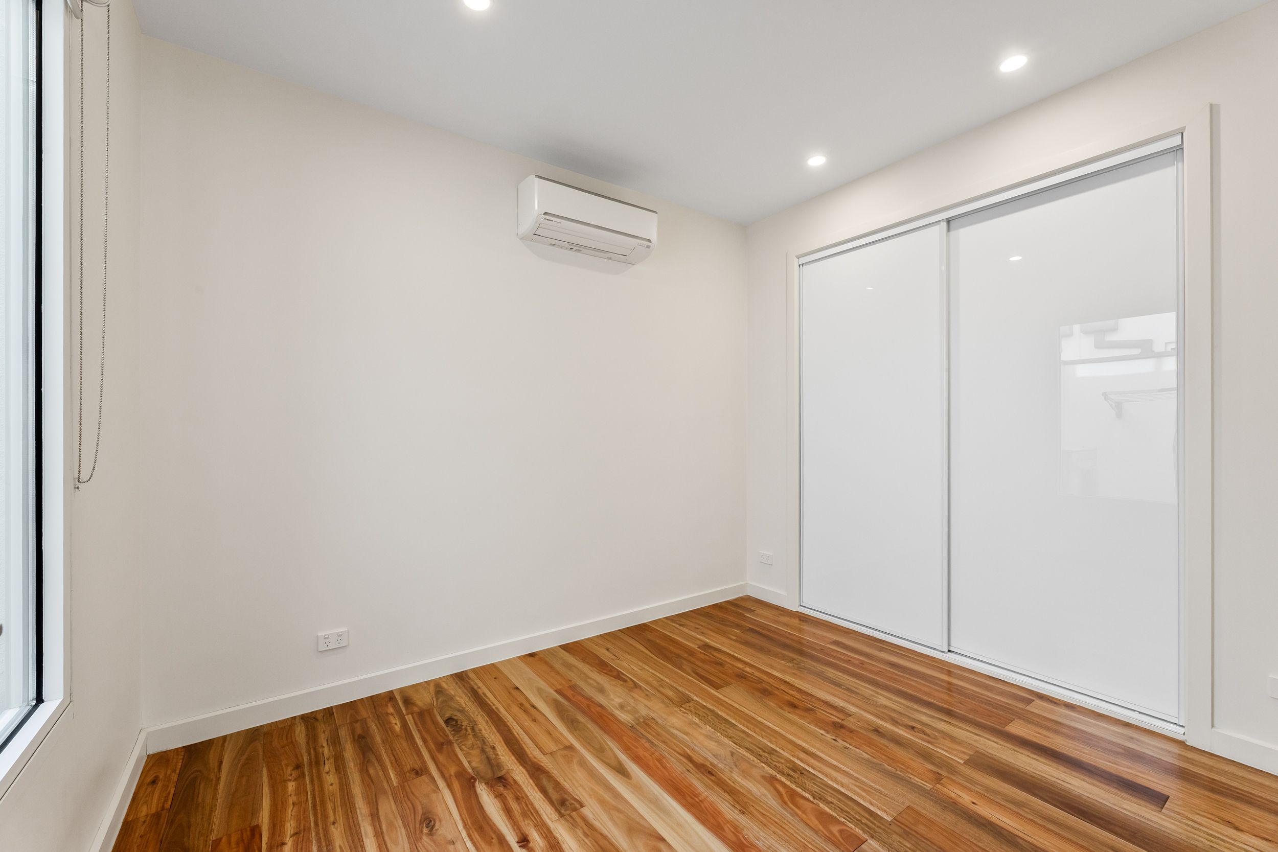10/7 Hay Street — photo 7 of 10