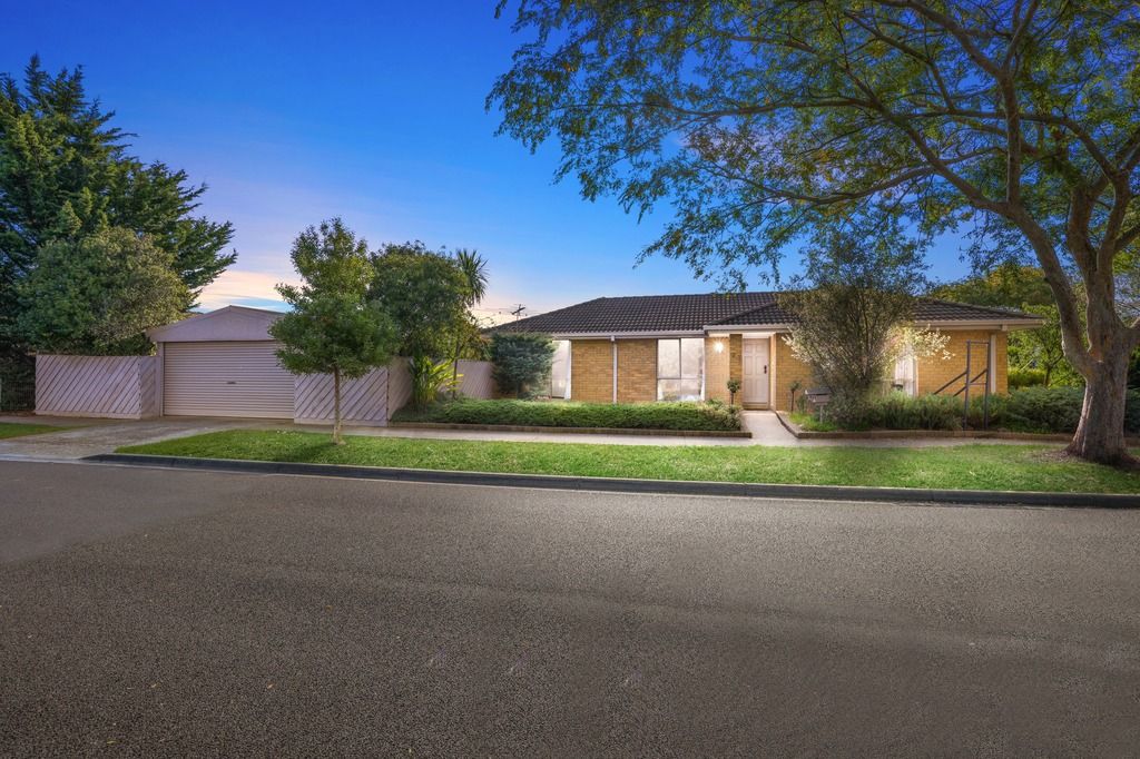 27 Thames Boulevard, Werribee, VIC 3030