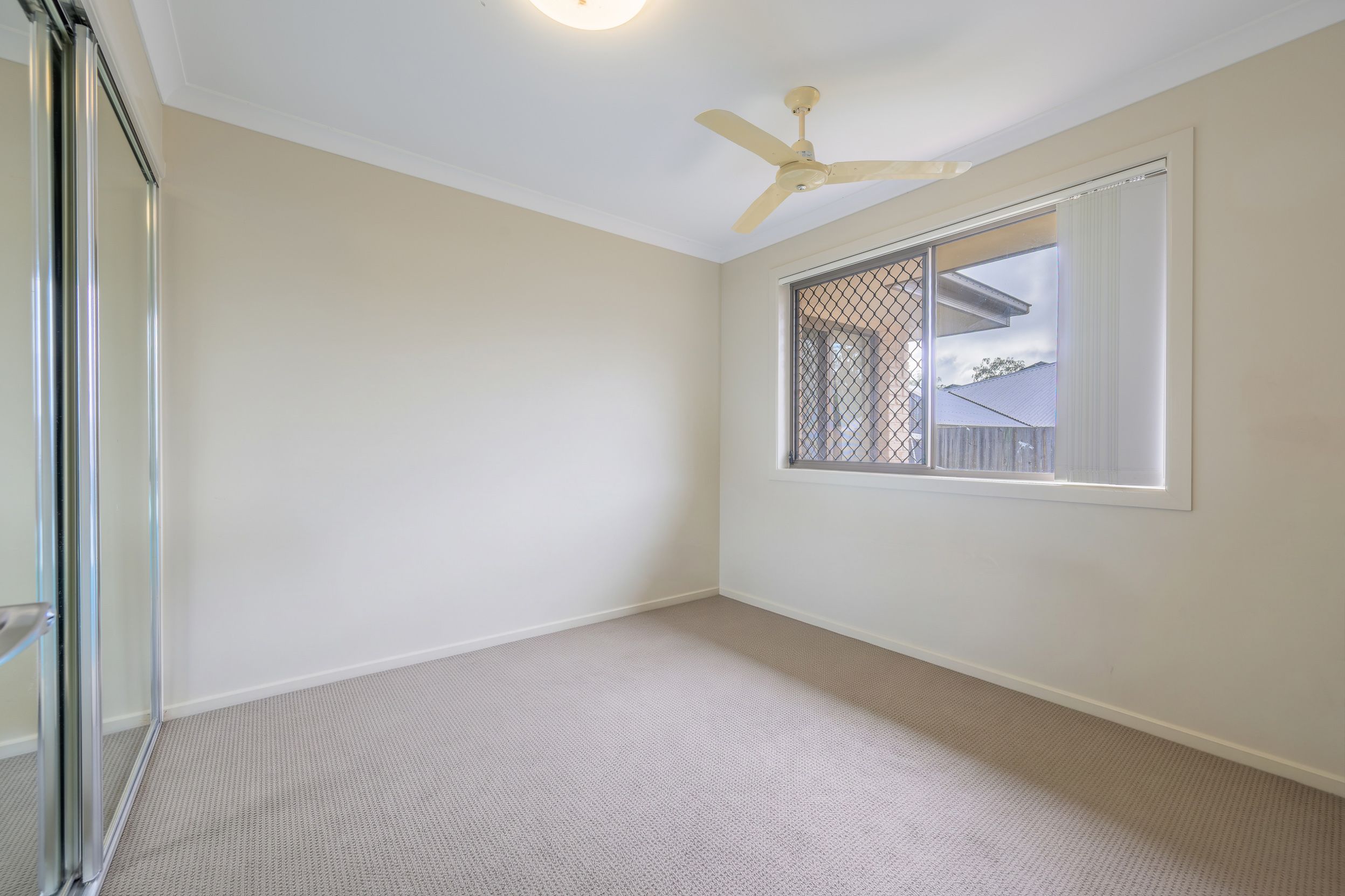 44 Iris Road — photo 10 of 17