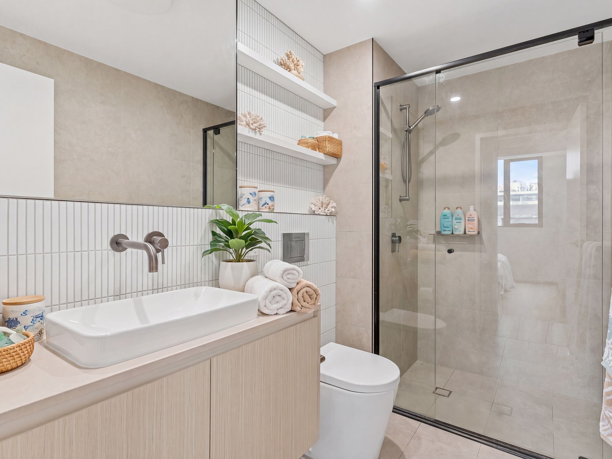 5346 Harbourview Drive — photo 5 of 9