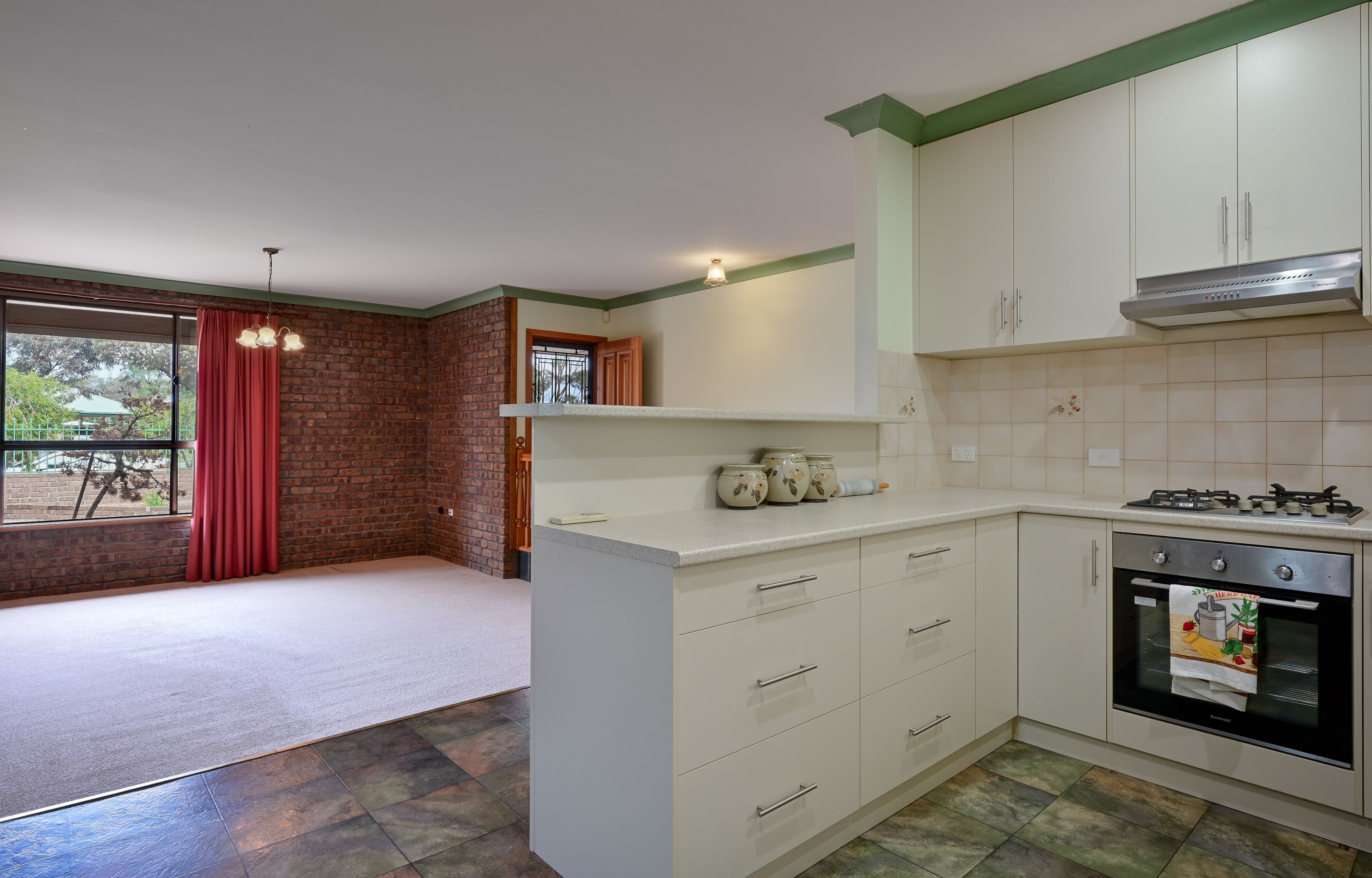 17 Mckerlie Street — photo 7 of 20