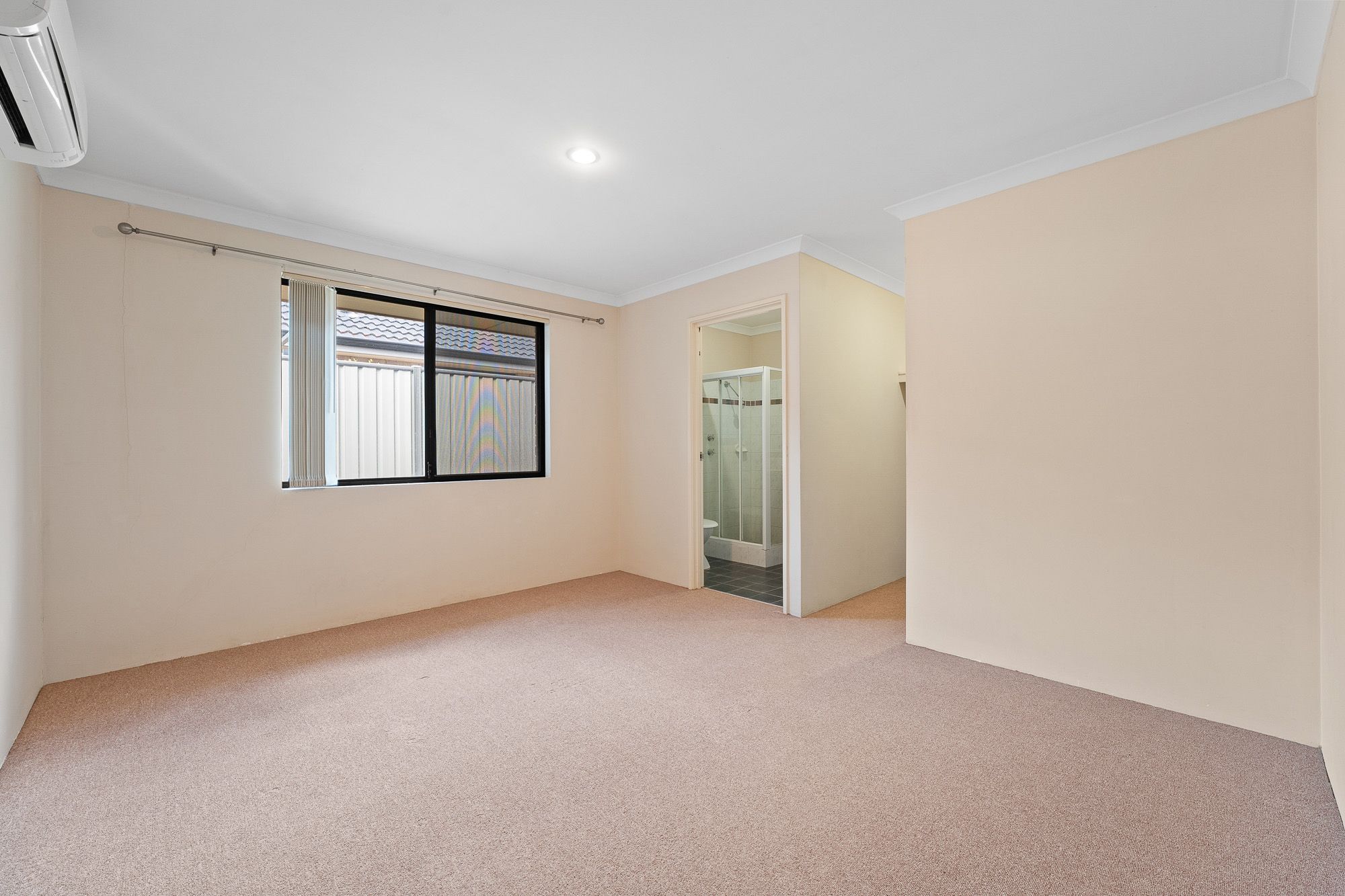 49 Tamworth Boulevard — photo 8 of 28