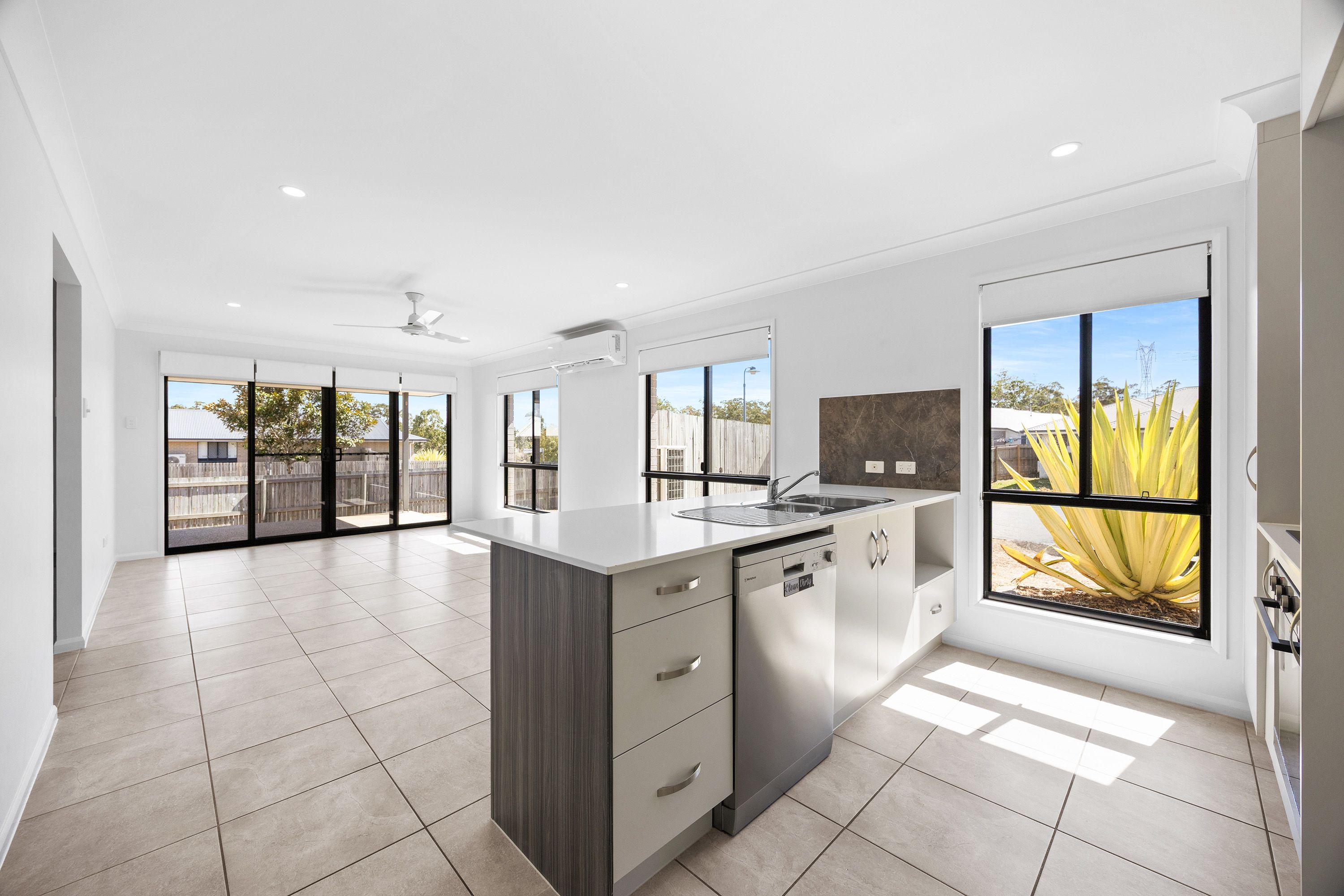 1 Oystercatcher Road, Kirkwood, QLD 4680