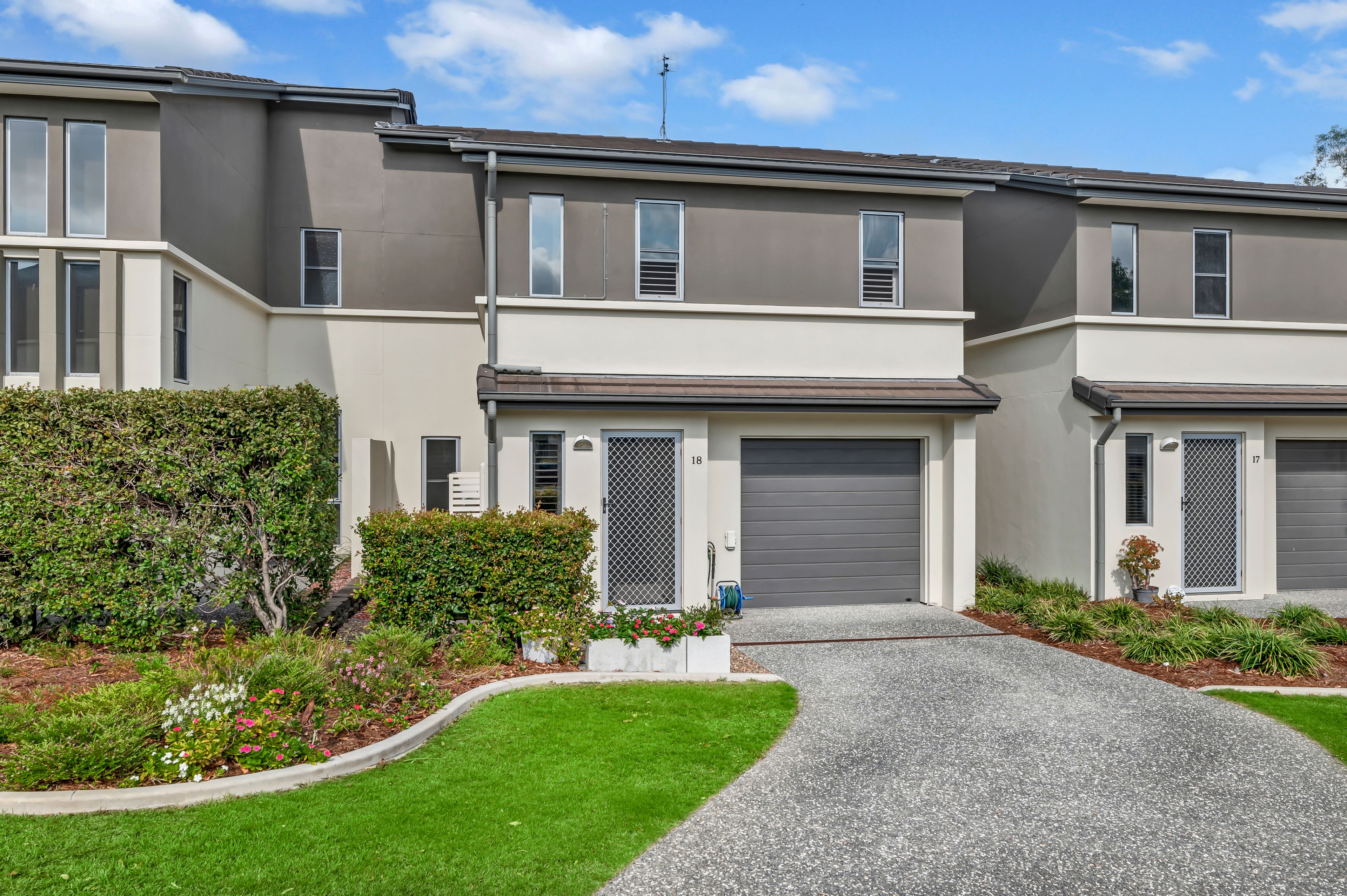 1 Belongil Street, Pacific Pines QLD 4211