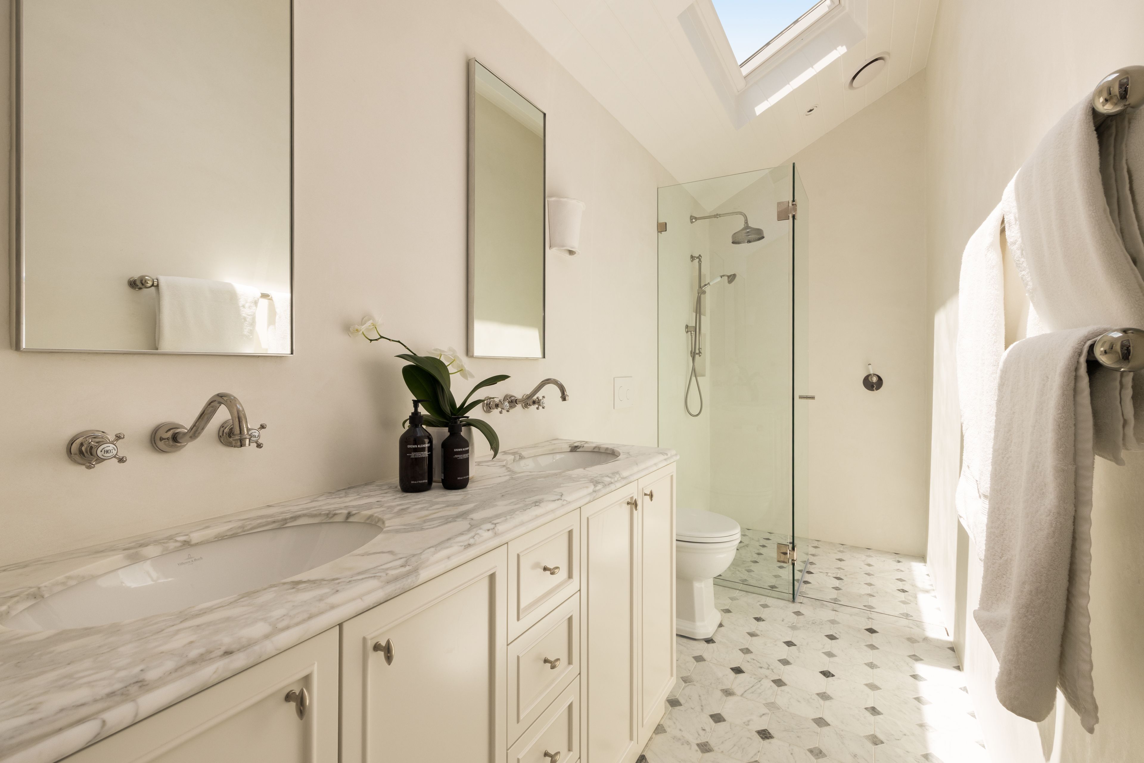 160 Hall Street — photo 10 of 15