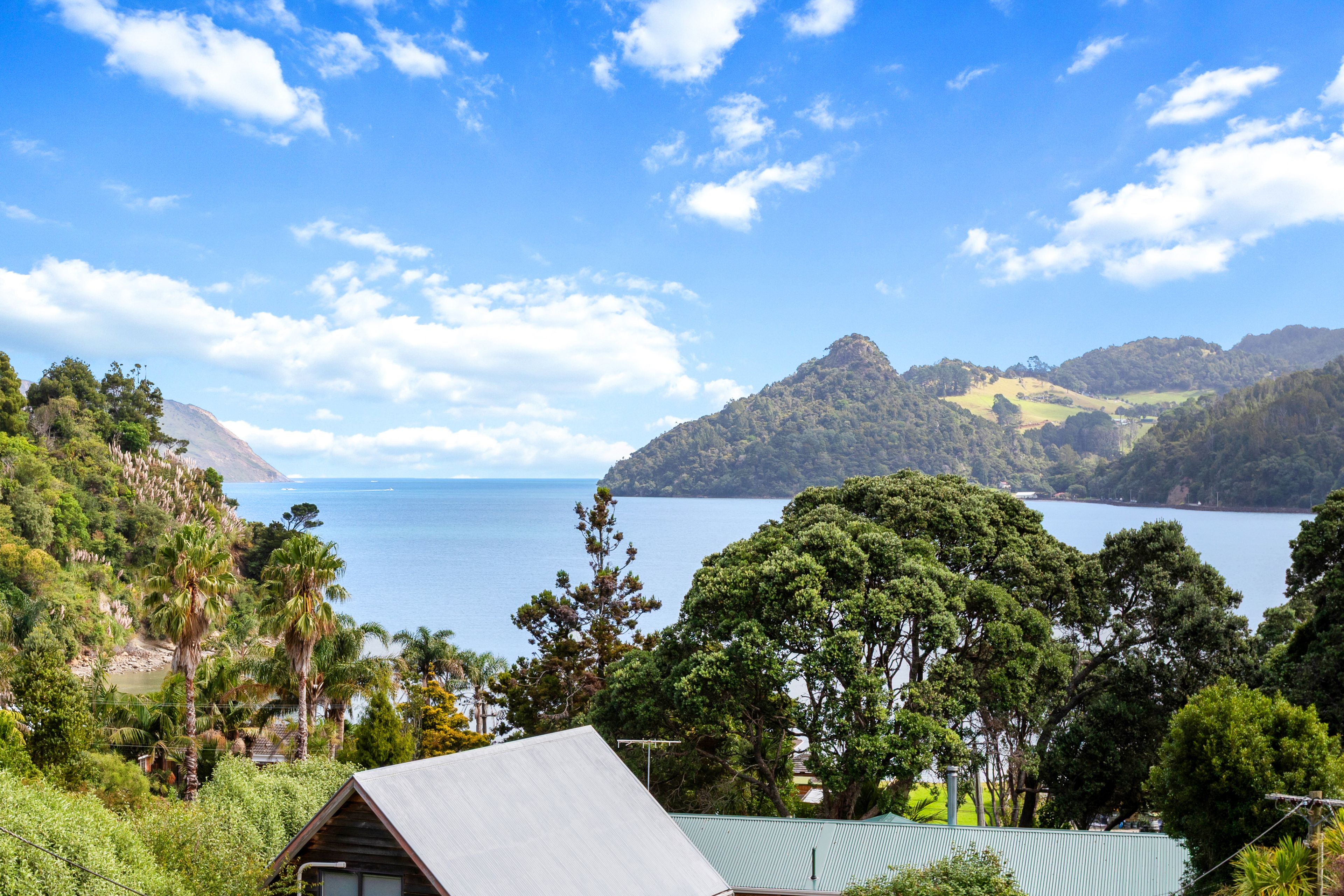 2D Foster Avenue, Huia, Waitakere City