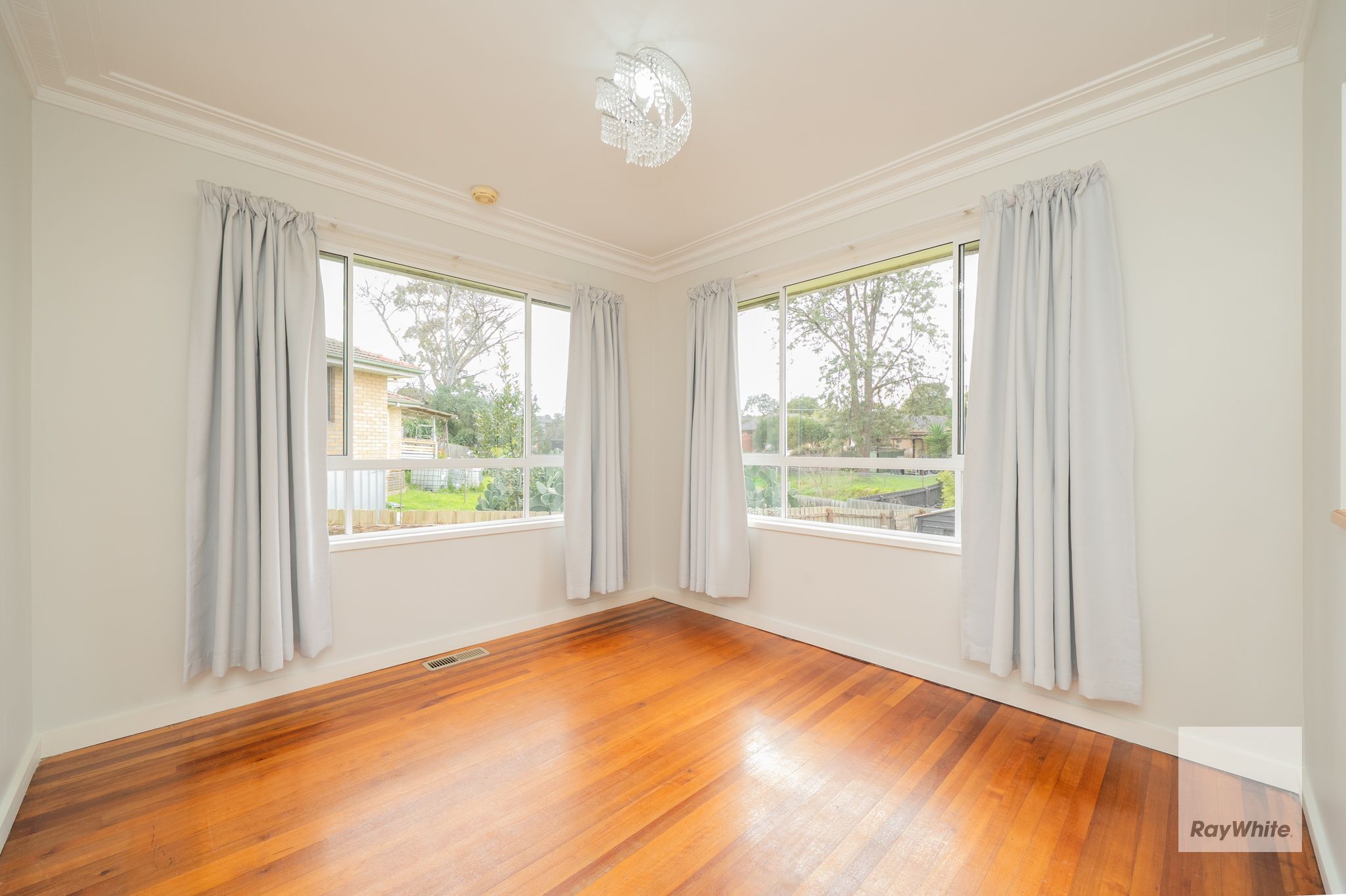 5 Amberley Court — photo 3 of 18