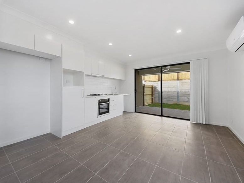 2/11 Cambridge Way, Ripley, QLD 4306