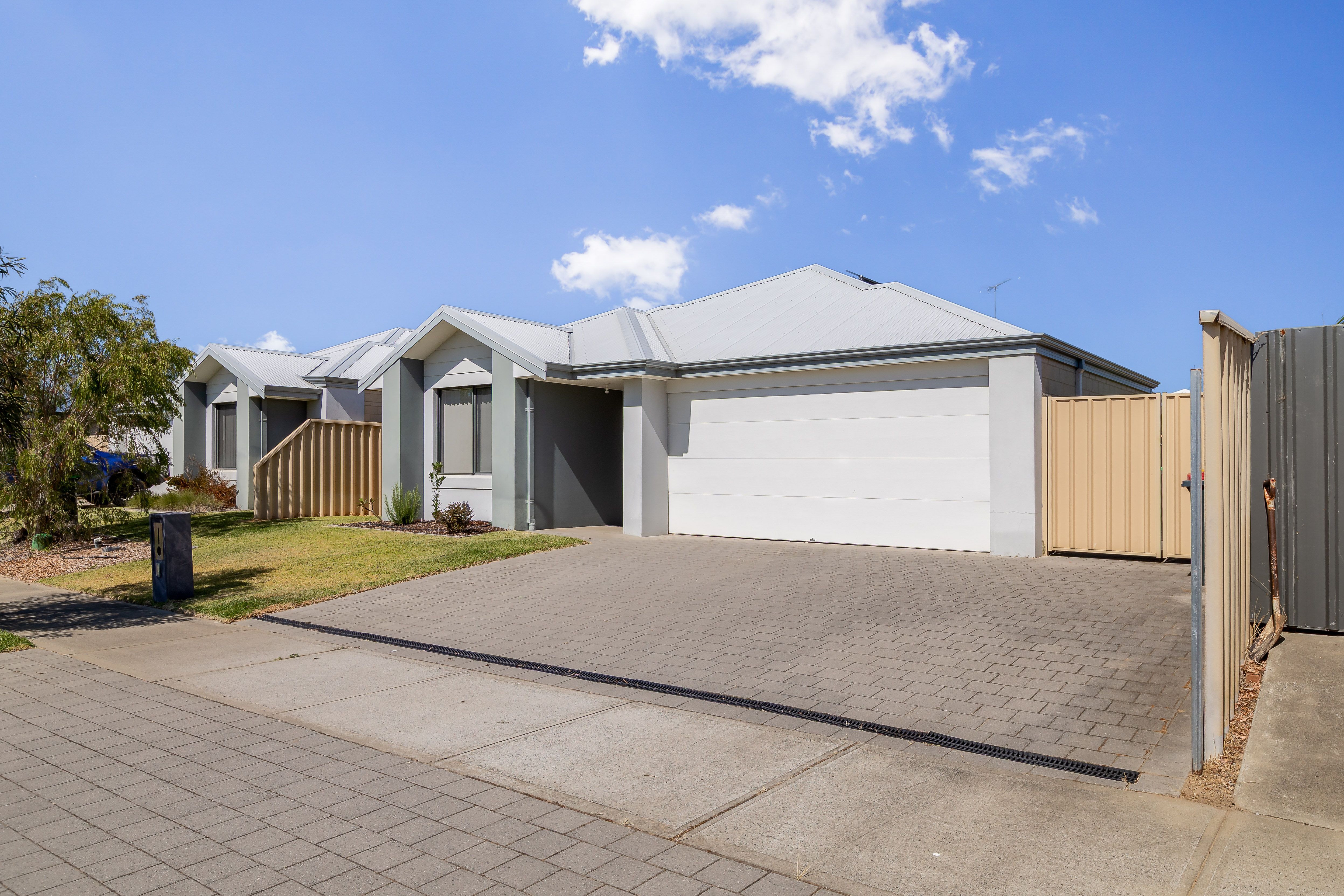 4 Castellar Pass, Yalyalup, WA 6280