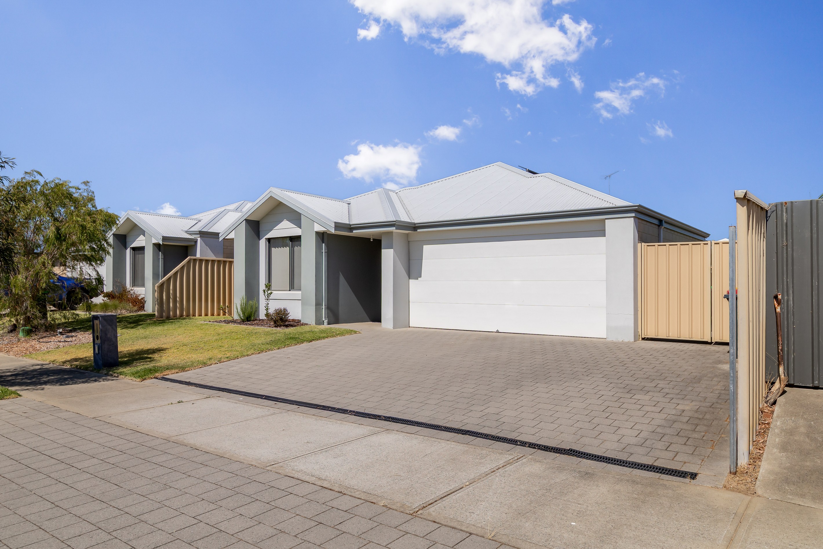 4 Castellar Pass, Yalyalup, WA 6280