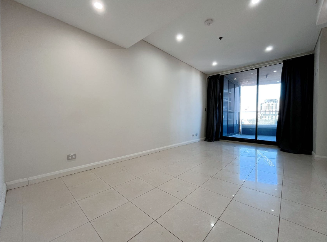 4201a/93 Liverpool Street — photo 3 of 12
