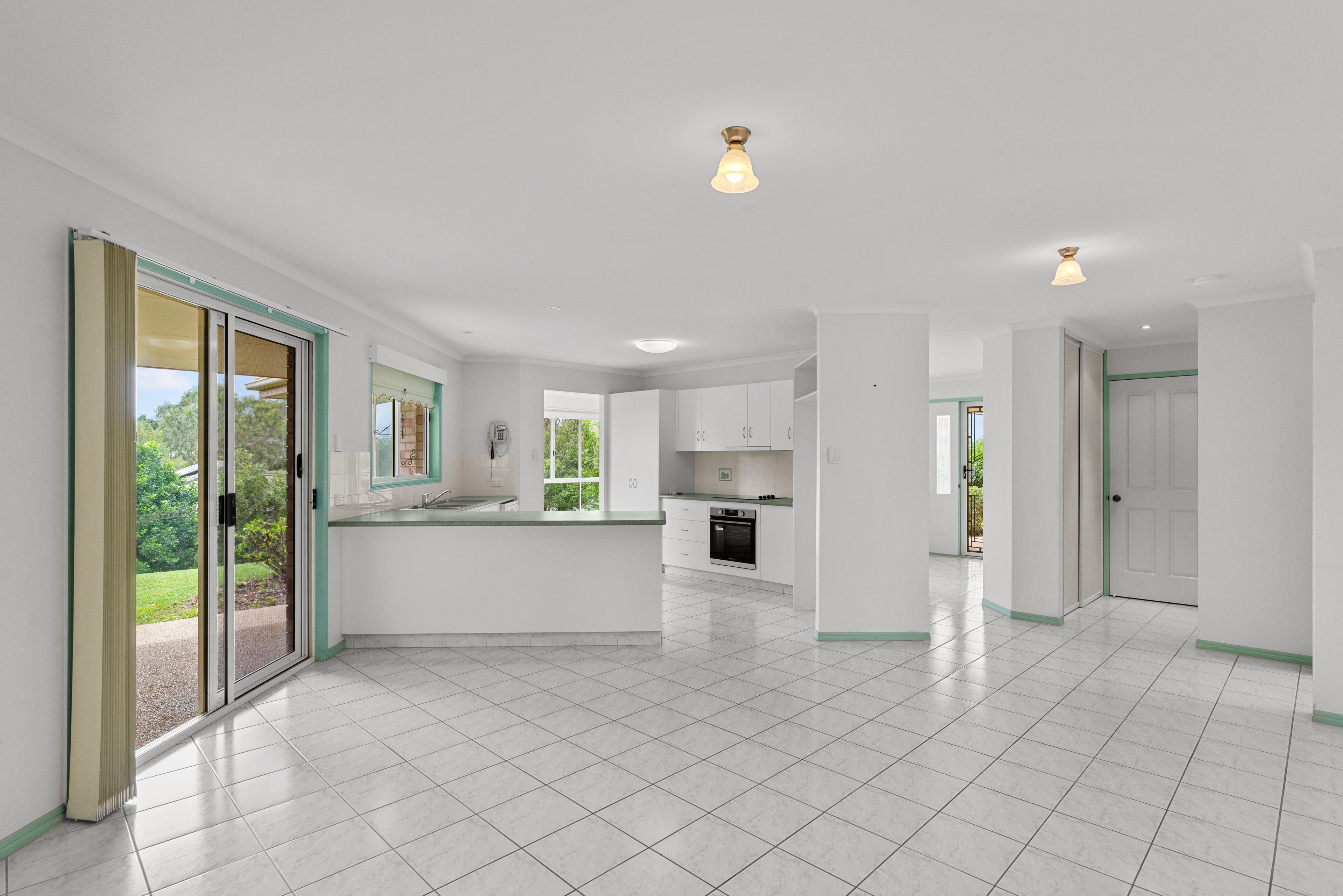 6 Colonial Court, Southside, QLD 4570