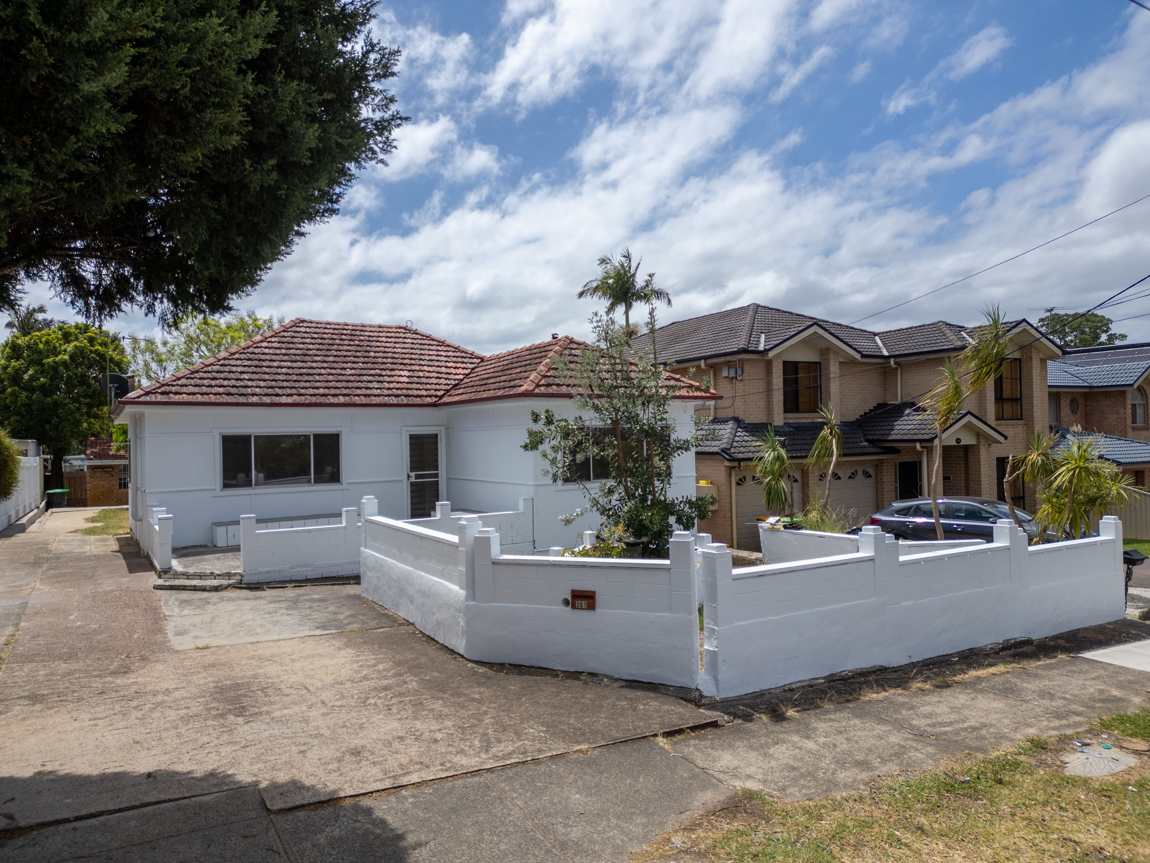 201 Moorefields Road, Roselands, NSW 2196