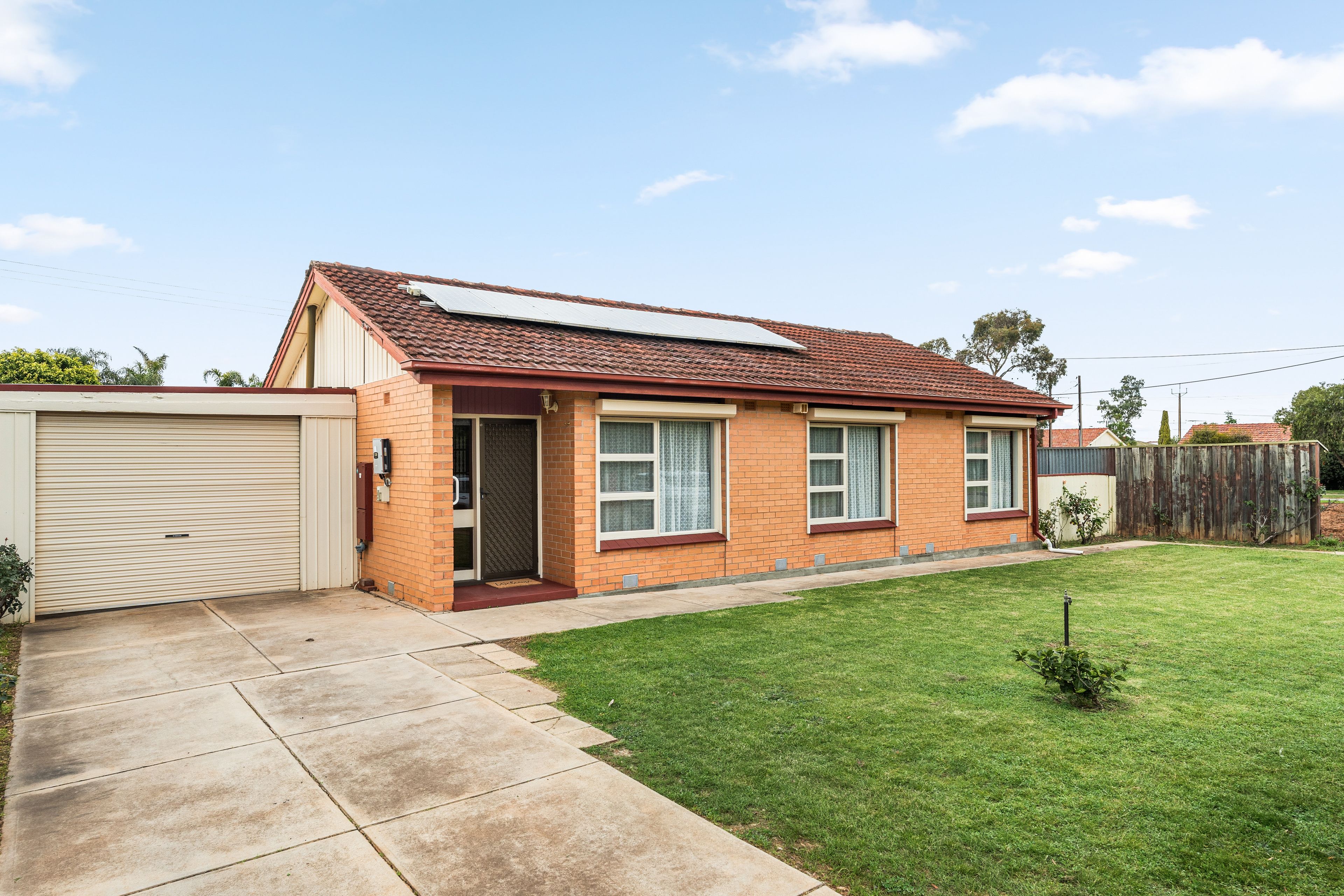 2 Secomb Avenue, Parafield Gardens, SA 5107