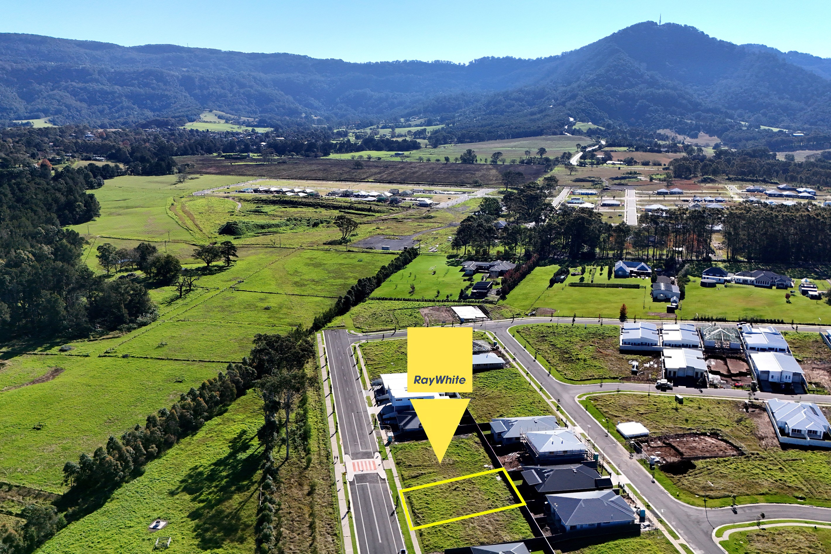 132 Lancaster Drive, BADAGARANG, NSW 2540