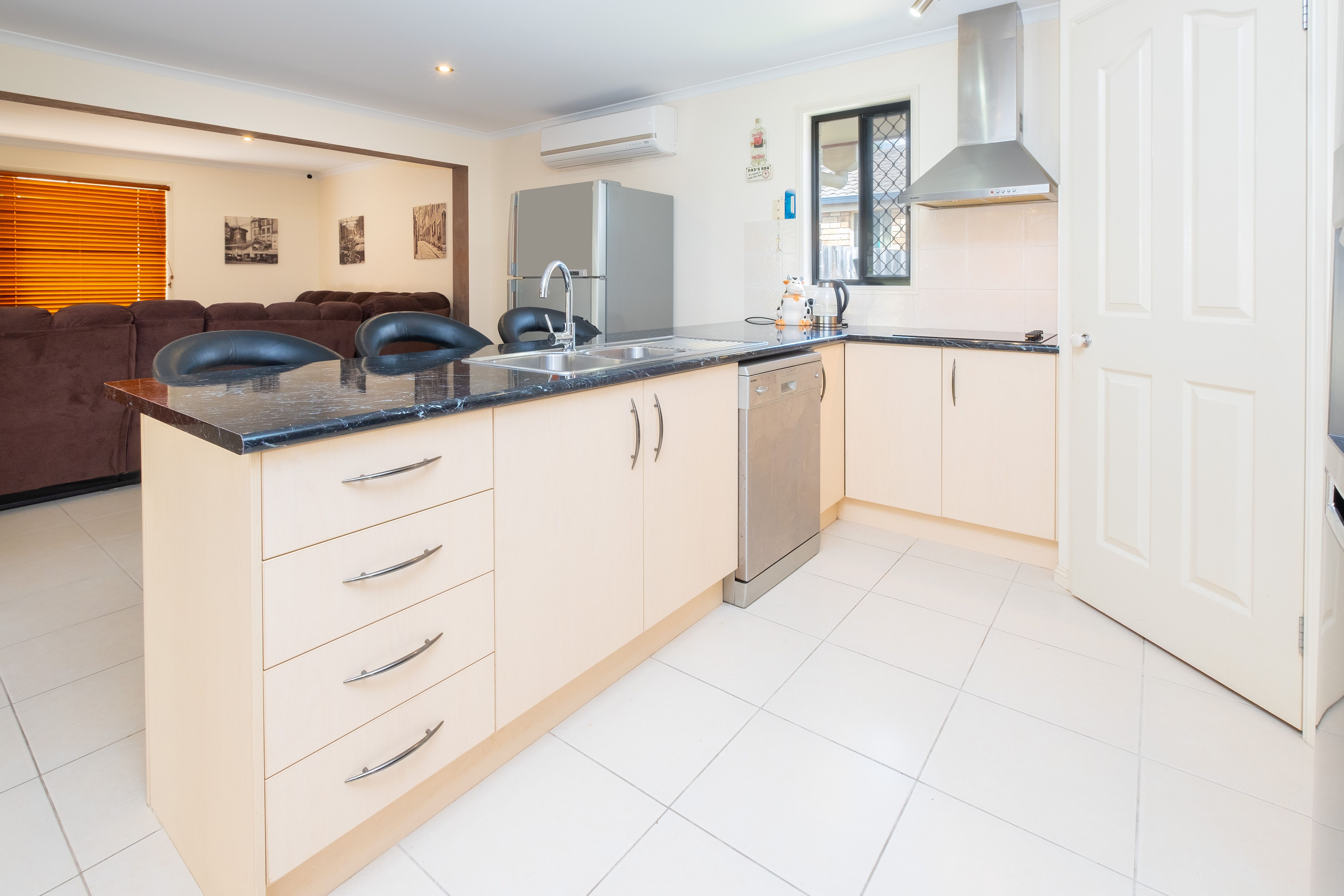 4 Barber Court, Waterford, QLD 4133