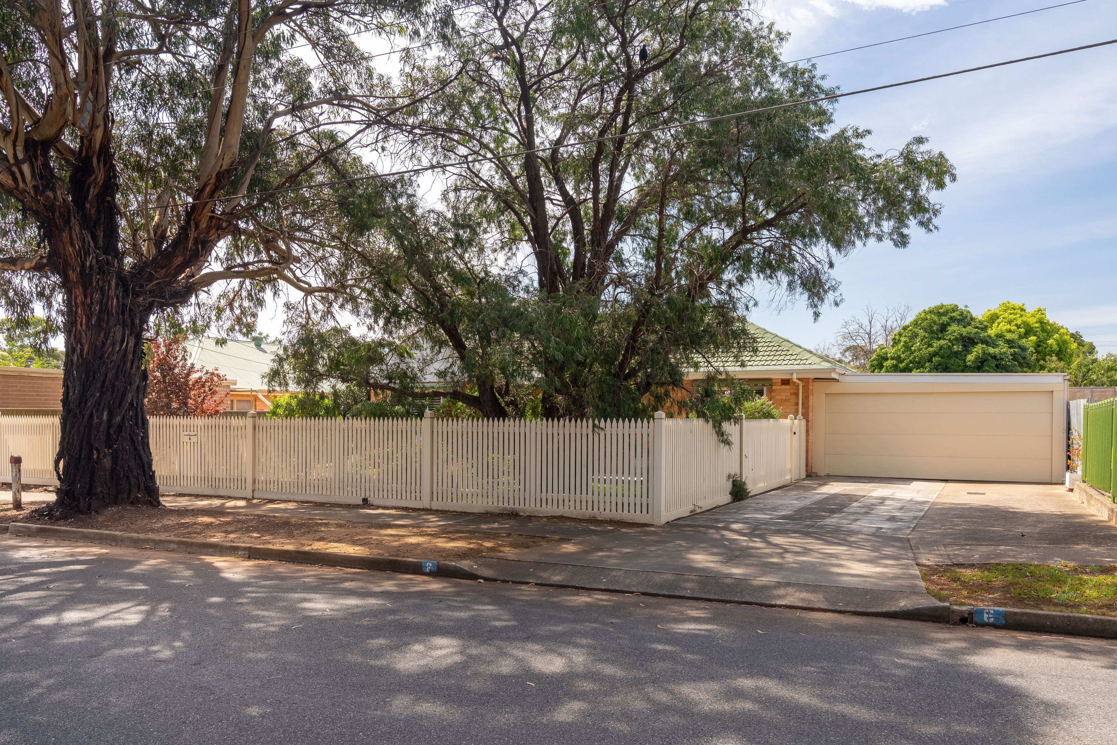 6 Hawkesbury Avenue — photo 7 of 22