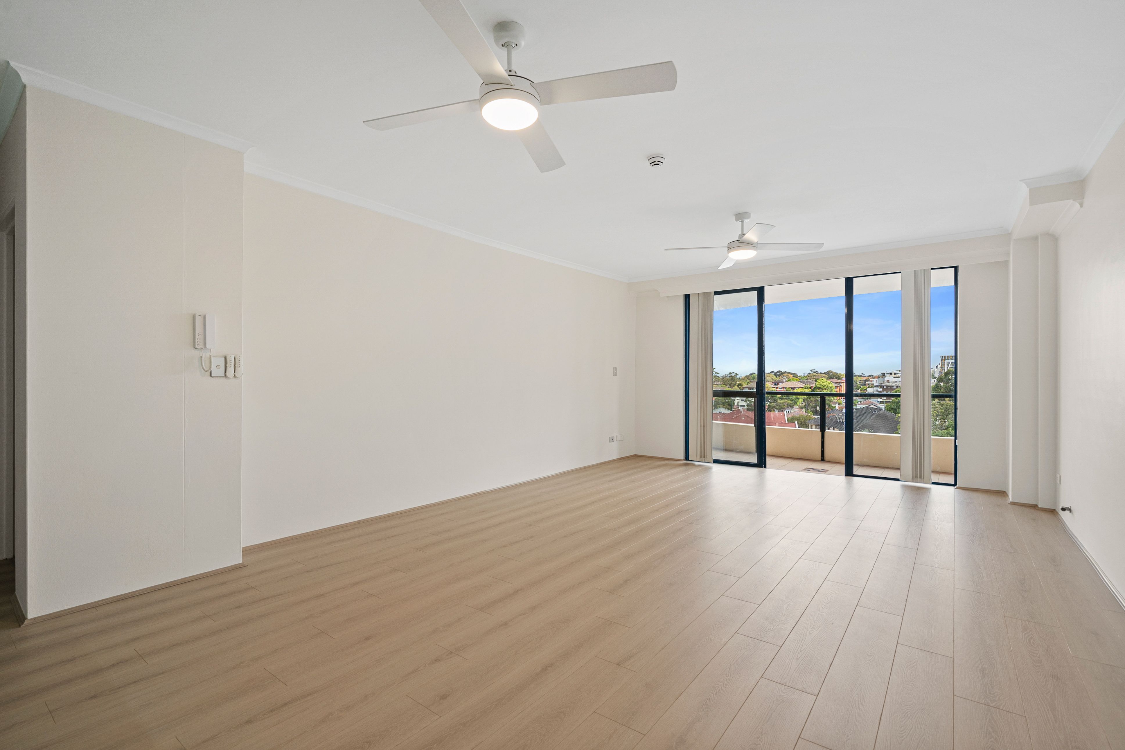 72/8 Ashton Street — photo from Ray White Rockdale