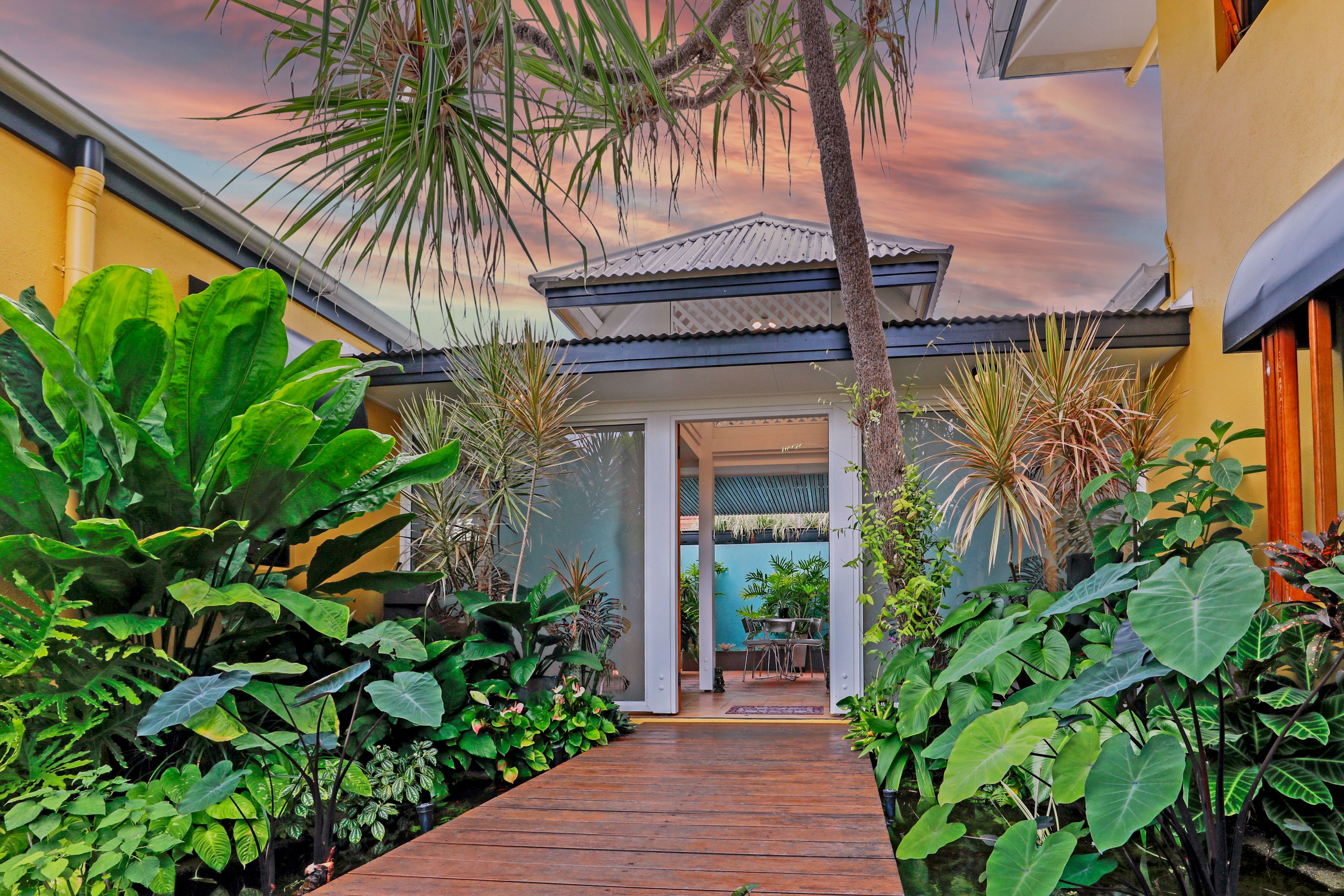 3 Trivia Street, Palm Cove, QLD 4879
