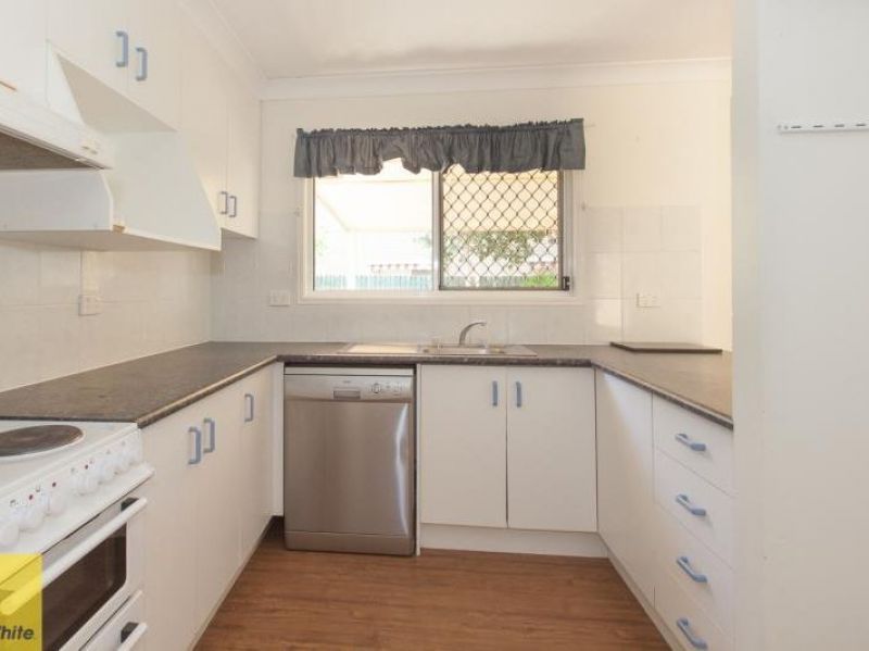 2/127 Henty Drive, Redbank Plains, QLD 4301