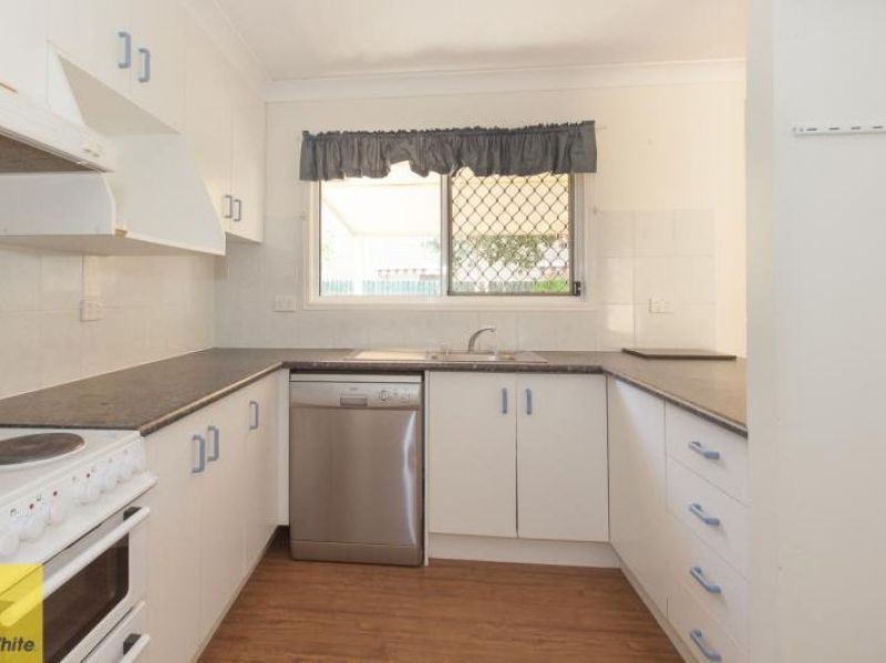 2/127 Henty Drive, Redbank Plains, QLD 4301