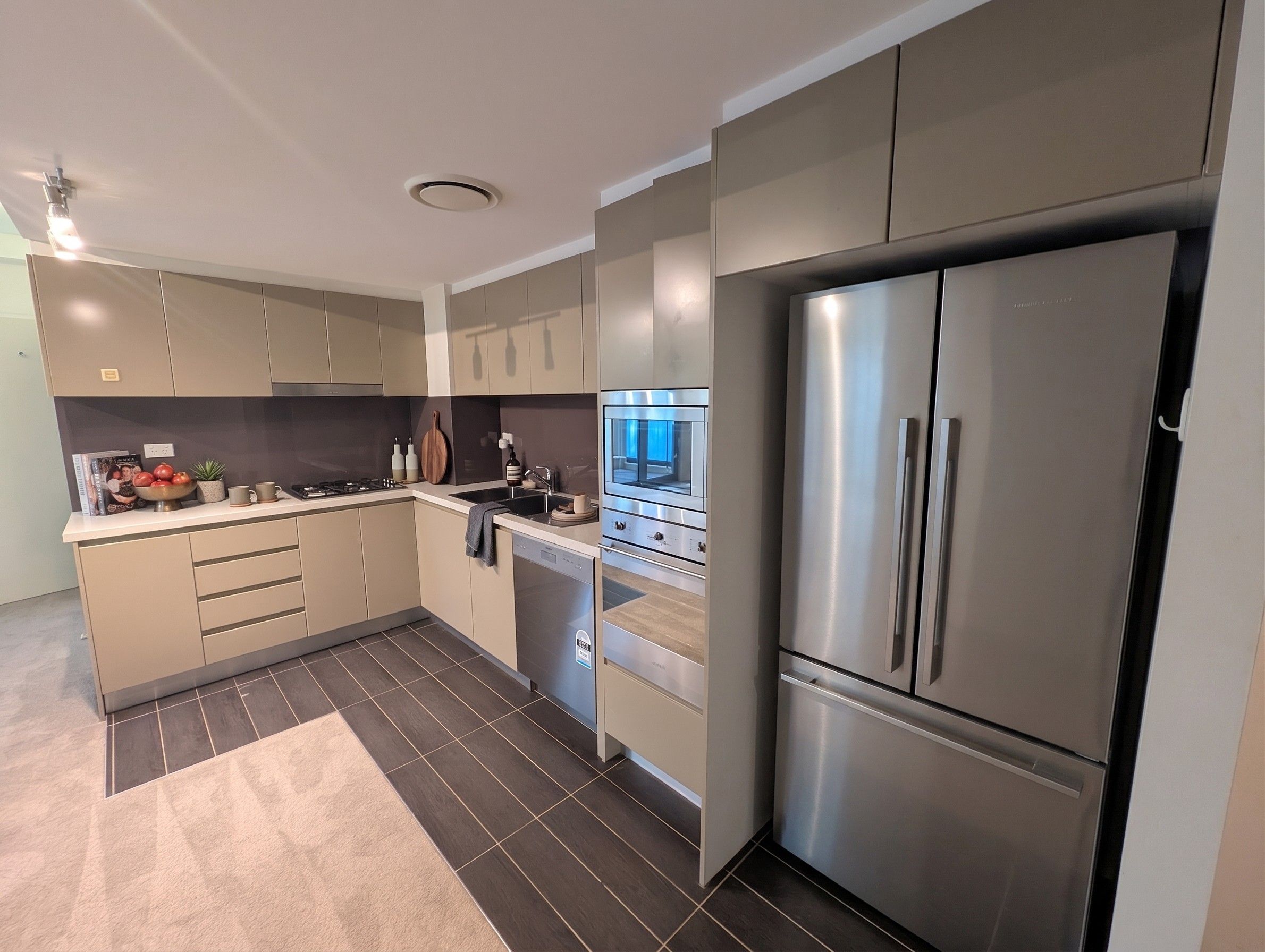 8/2B Womerah Street — photo 3 of 8