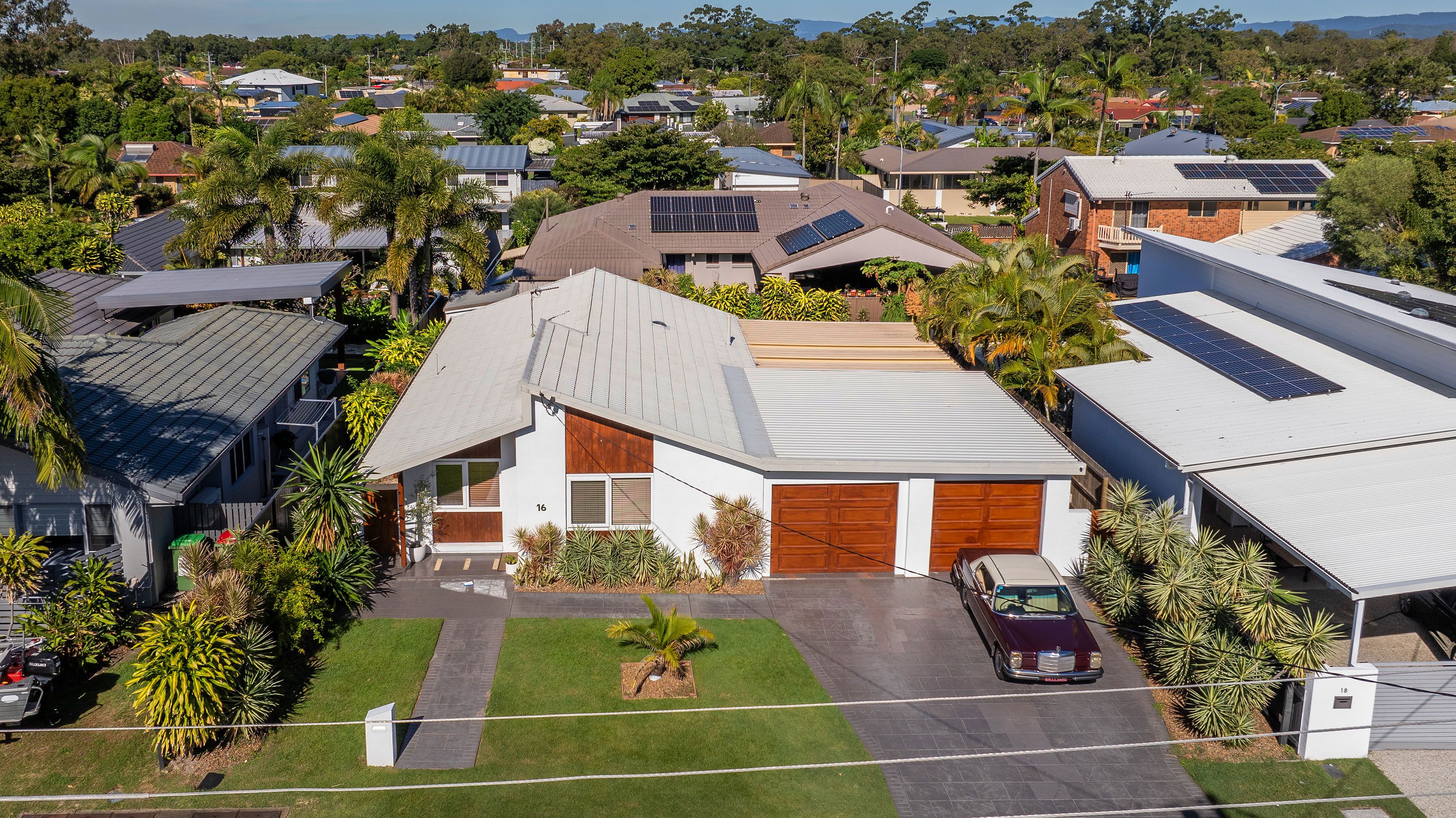 16 Robin Avenue, Paradise Point, QLD 4216