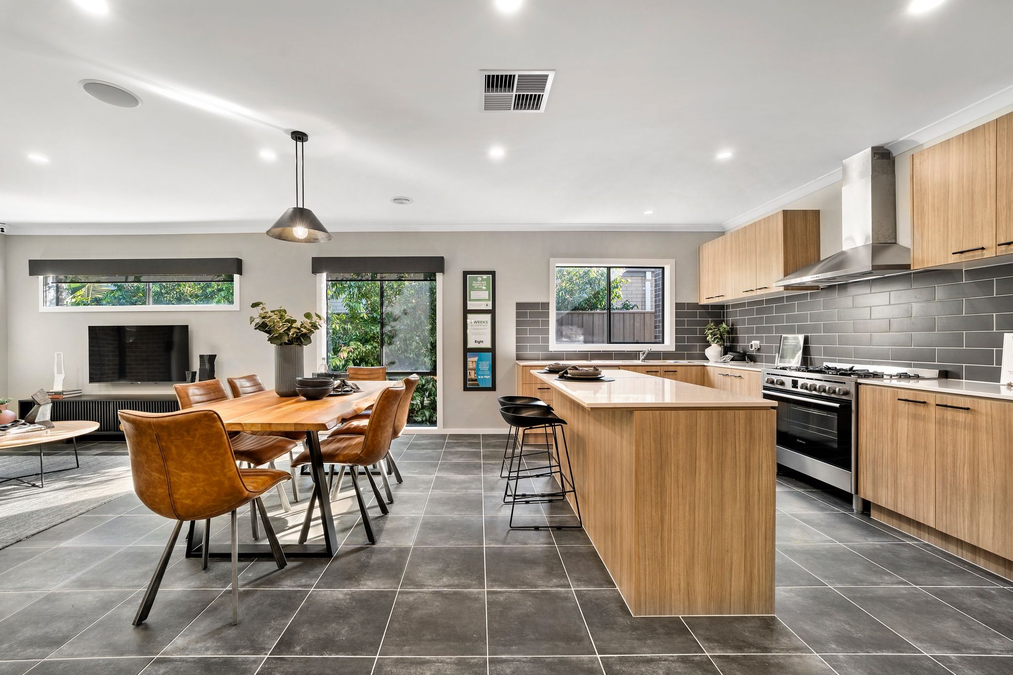 185 Honour Avenue — photo 8 of 22