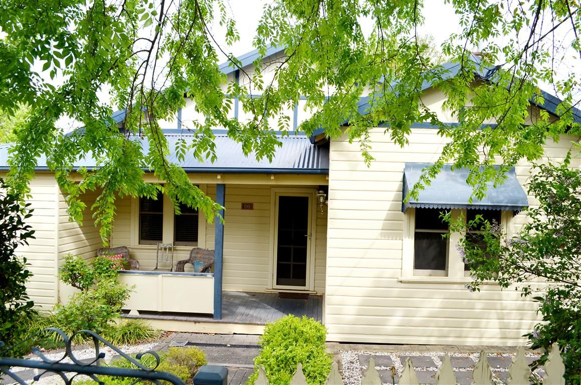48 Carey Street, Tumut NSW 2720