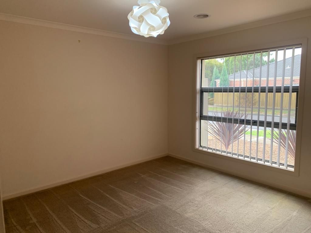 13 Goshawk Parade, South Morang, VIC 3752