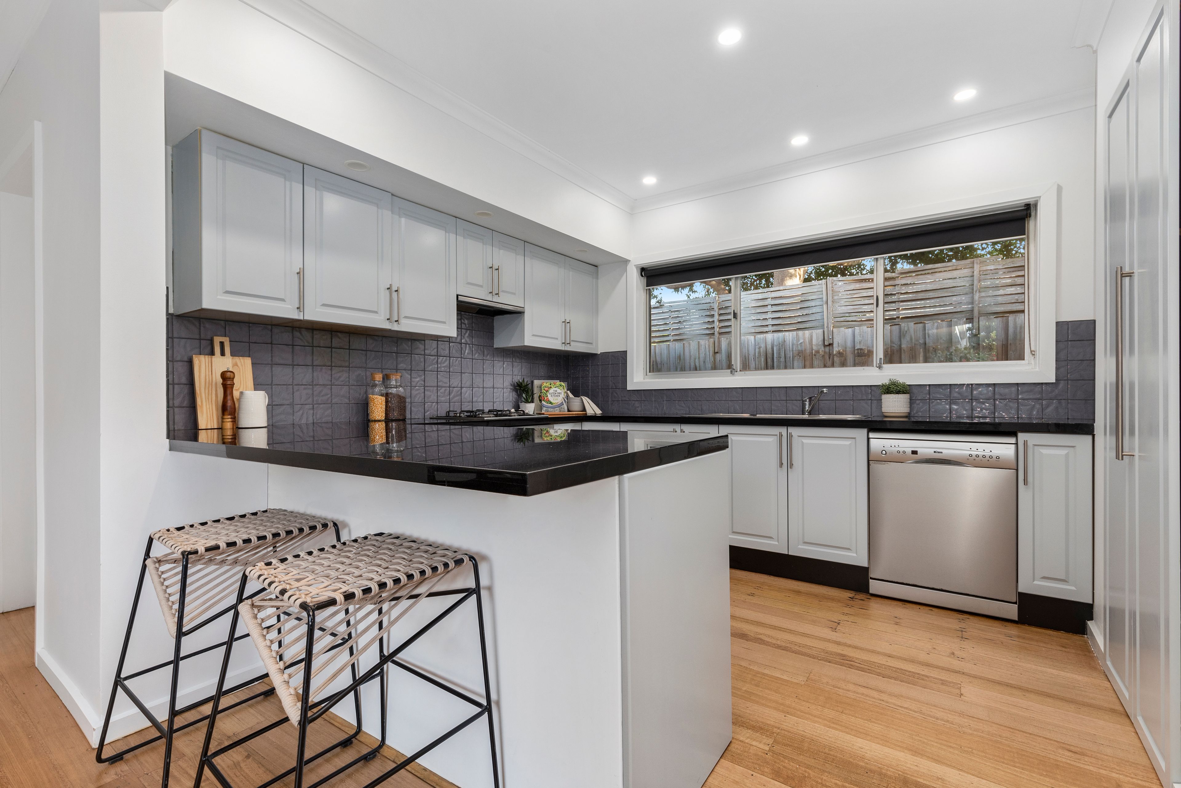 4 Moonda Grove, Cheltenham, VIC 3192