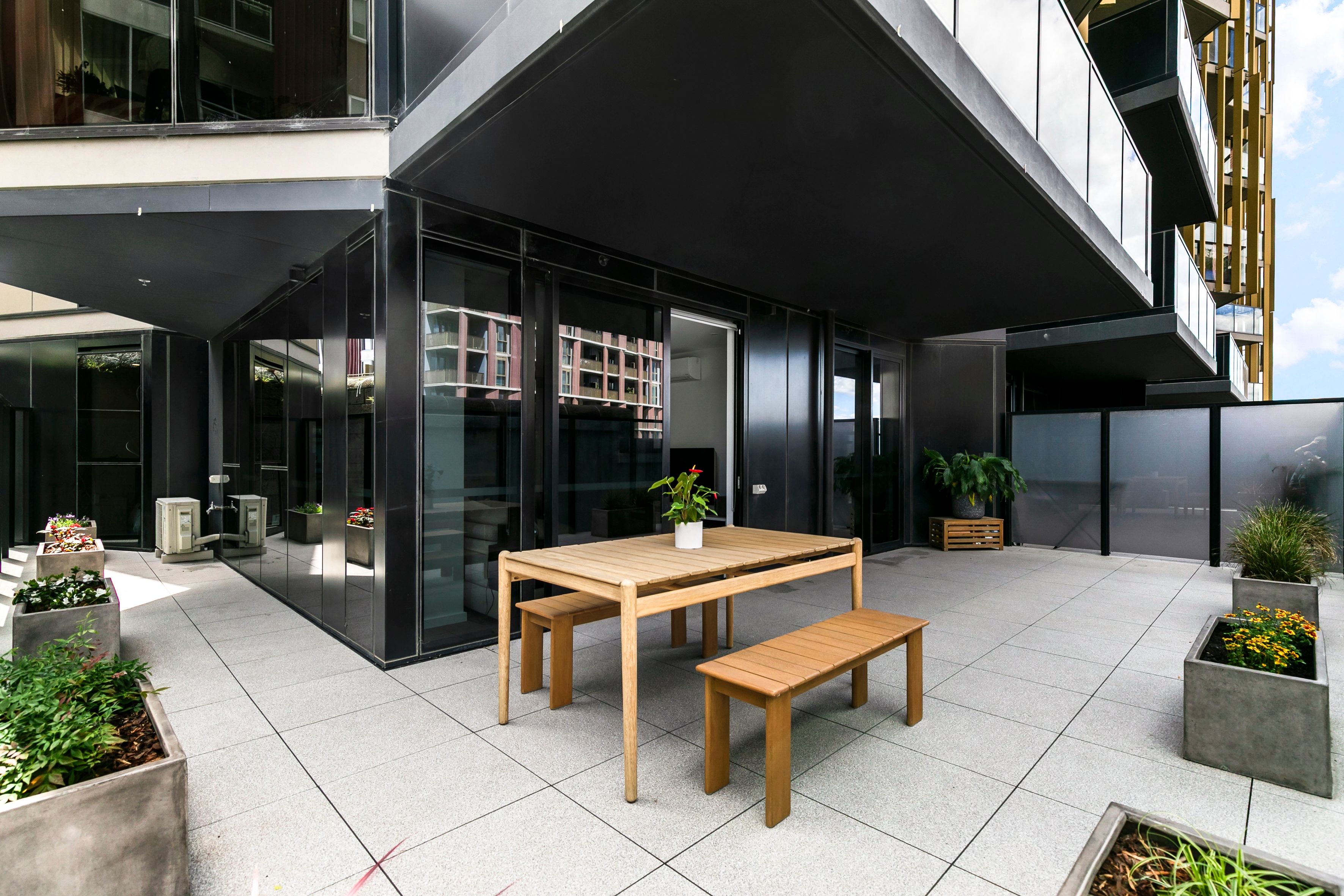 6A/21 Pentridge Boulevard — photo 3 of 16