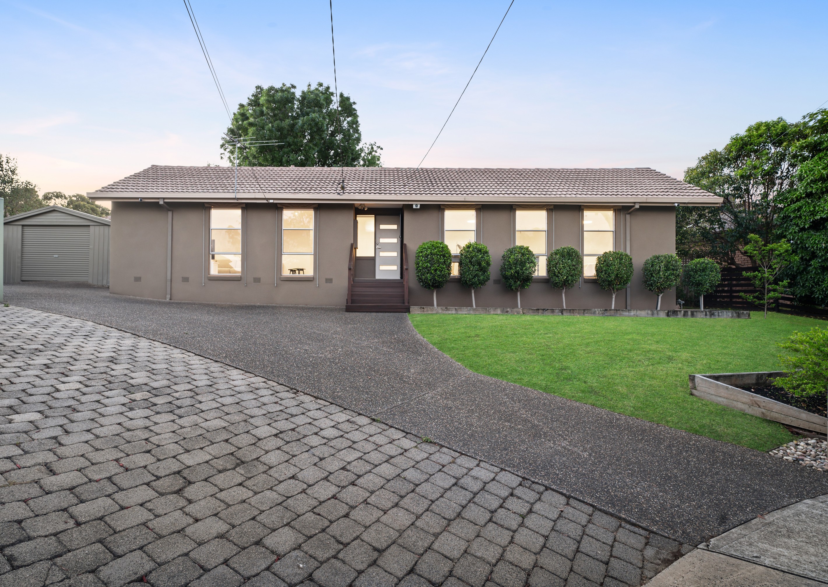 8 Drake Close, Gladstone Park, VIC 3043