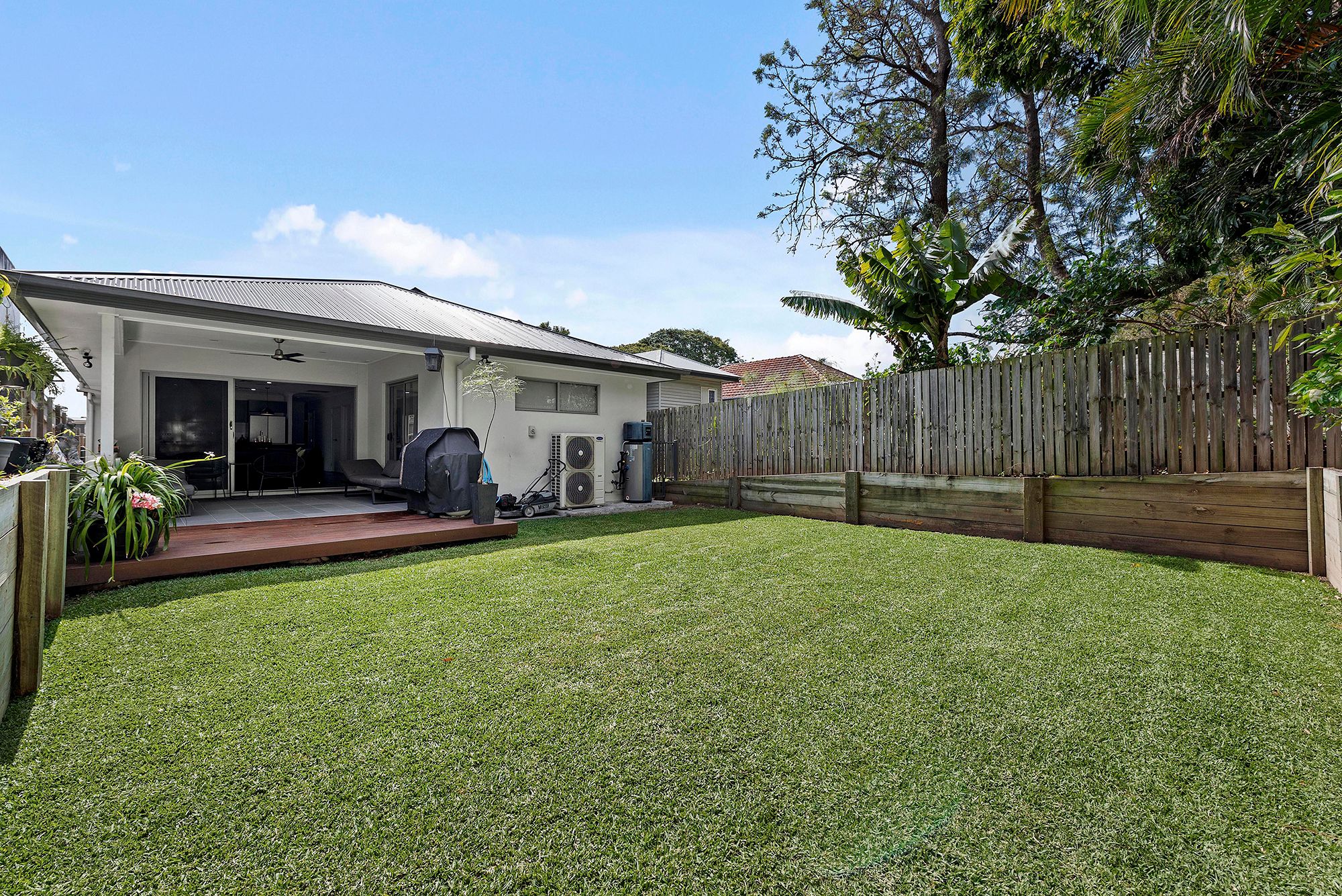 NEAR NEW LOWSET HOME IN ENVIABLE MOOROOKA LOCATION