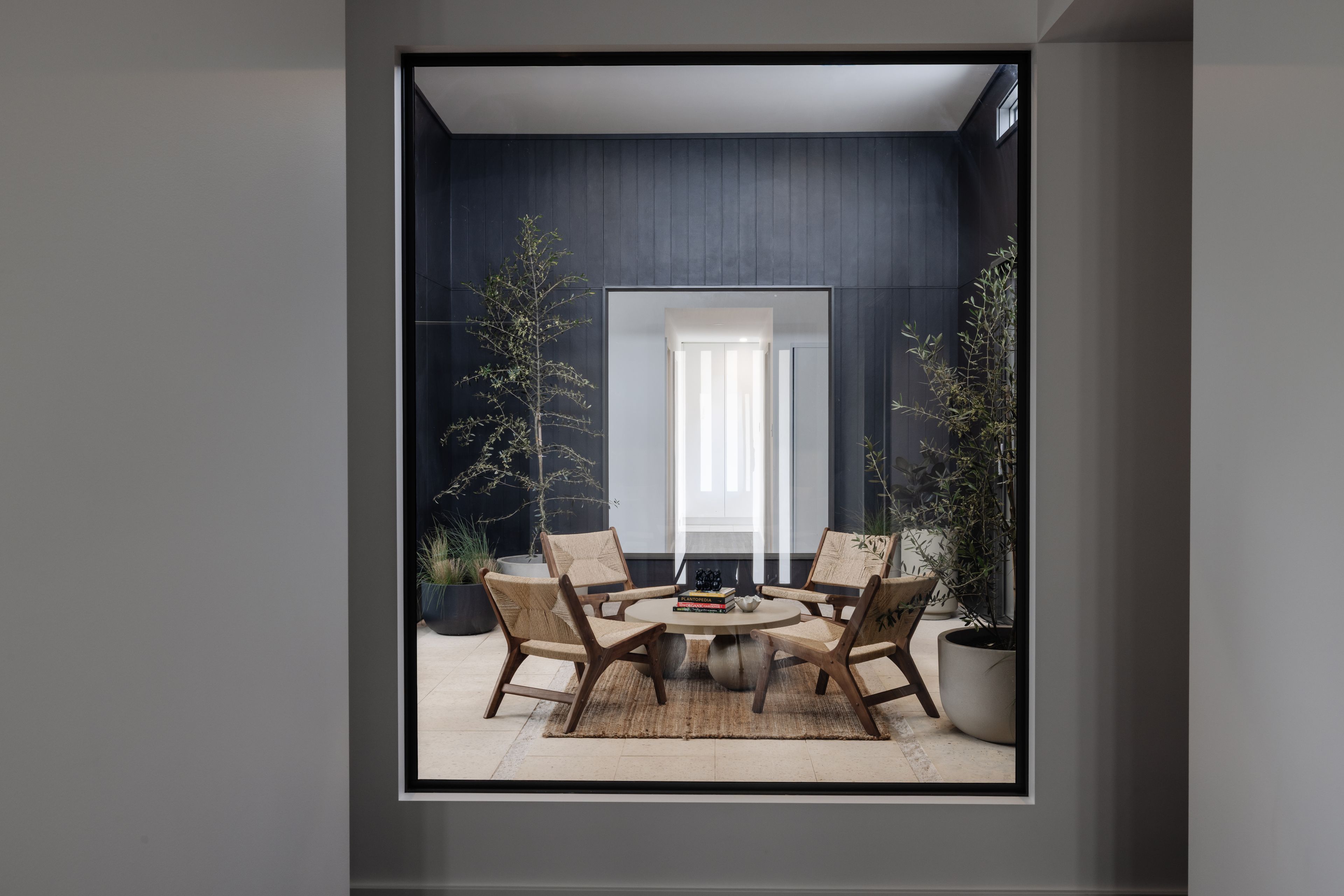 3 Tamarix Crescent — photo 10 of 30