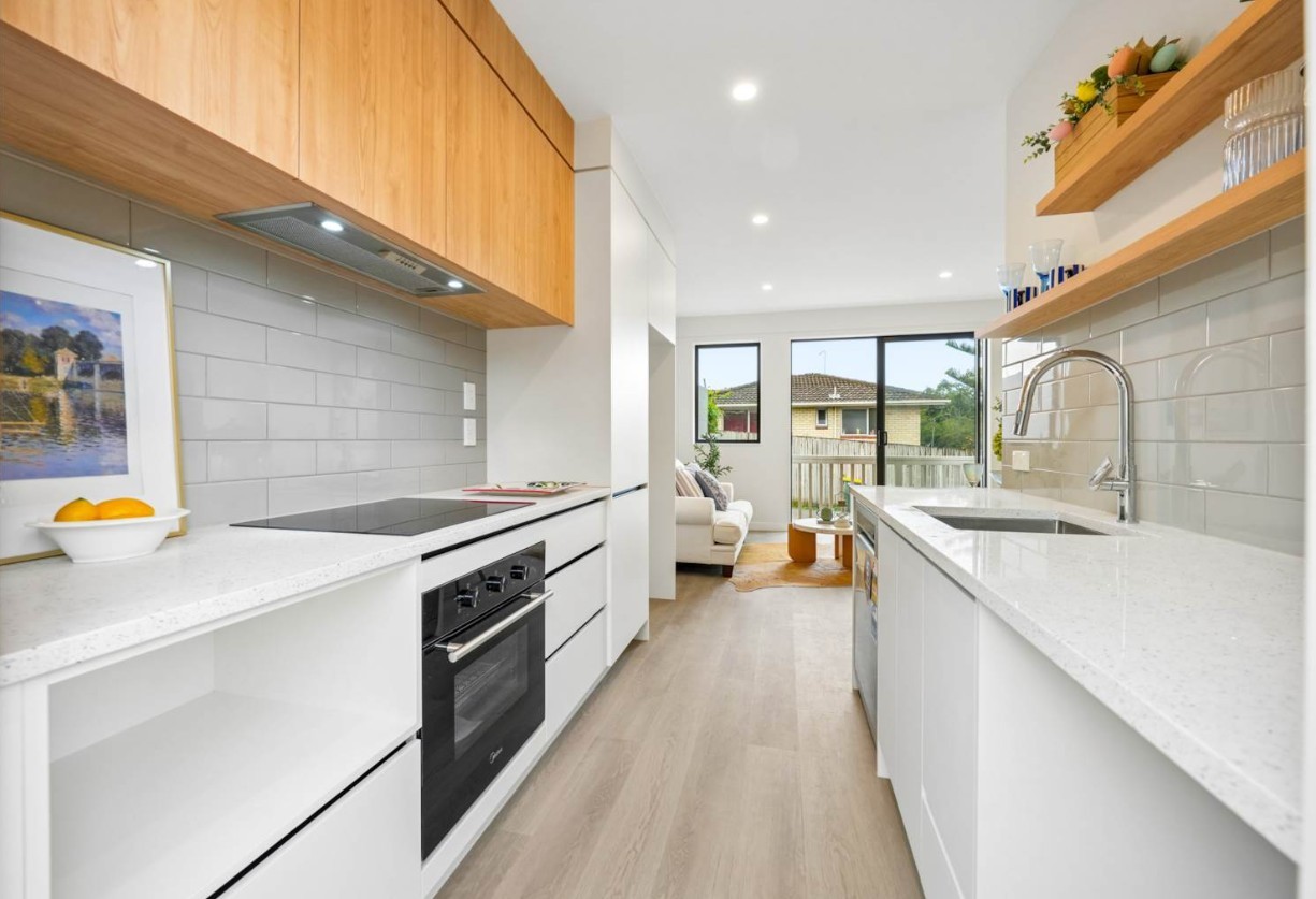 2/92 Titirangi Road, New Lynn, Waitakere City
