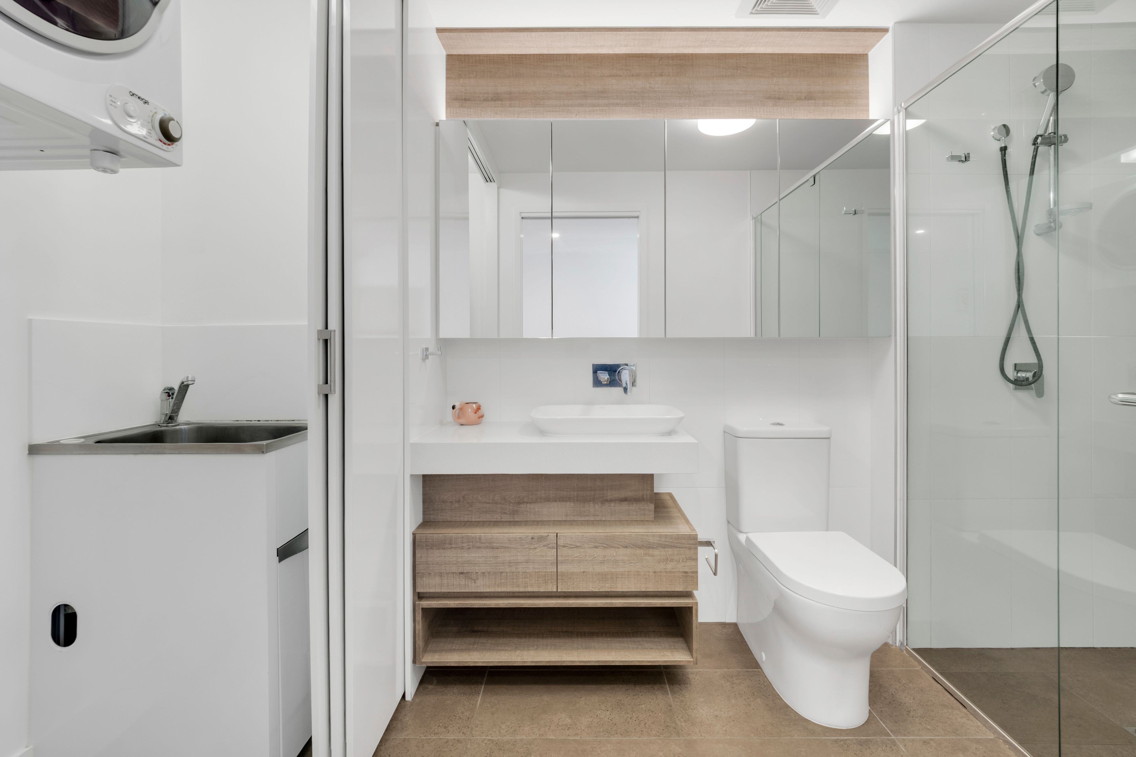 10902/16 Edmondstone Street — photo 8 of 14