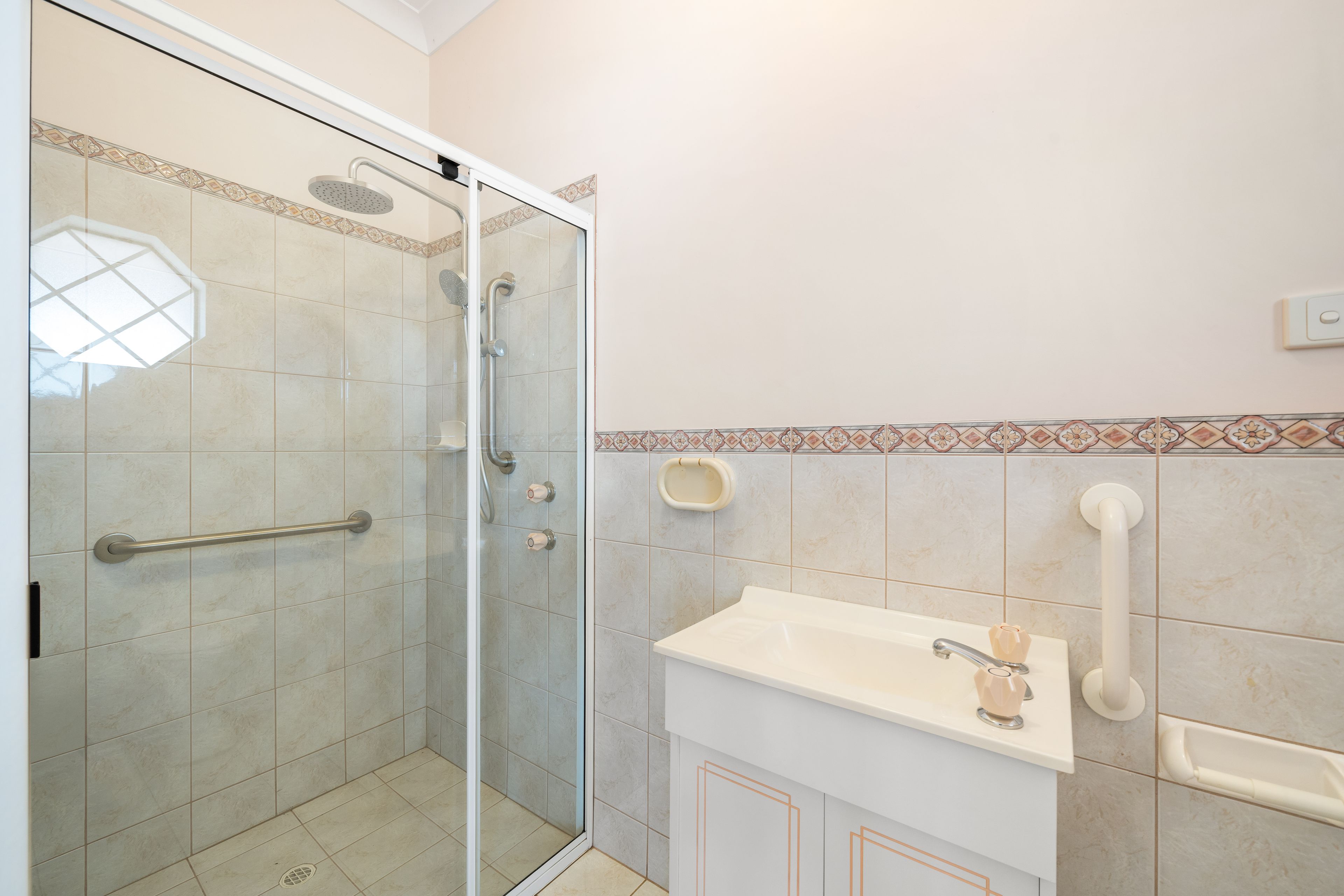 21 Mancheff Street — photo 8 of 15