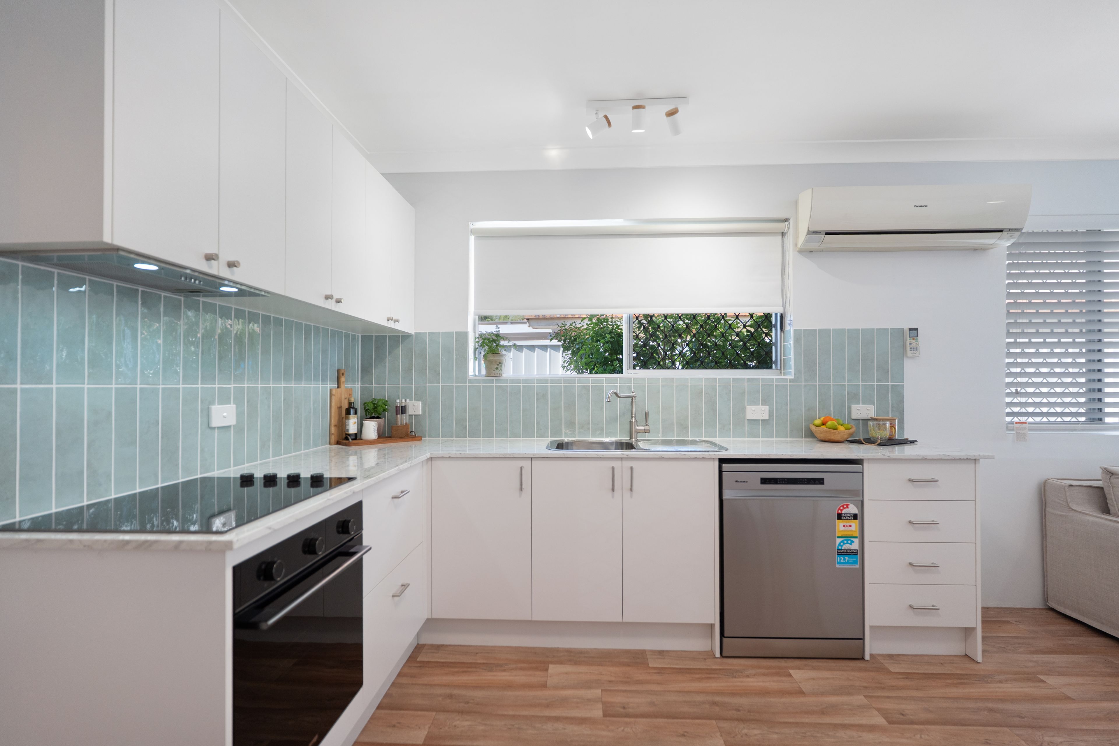 2/3 Stewart Street — photo 3 of 15